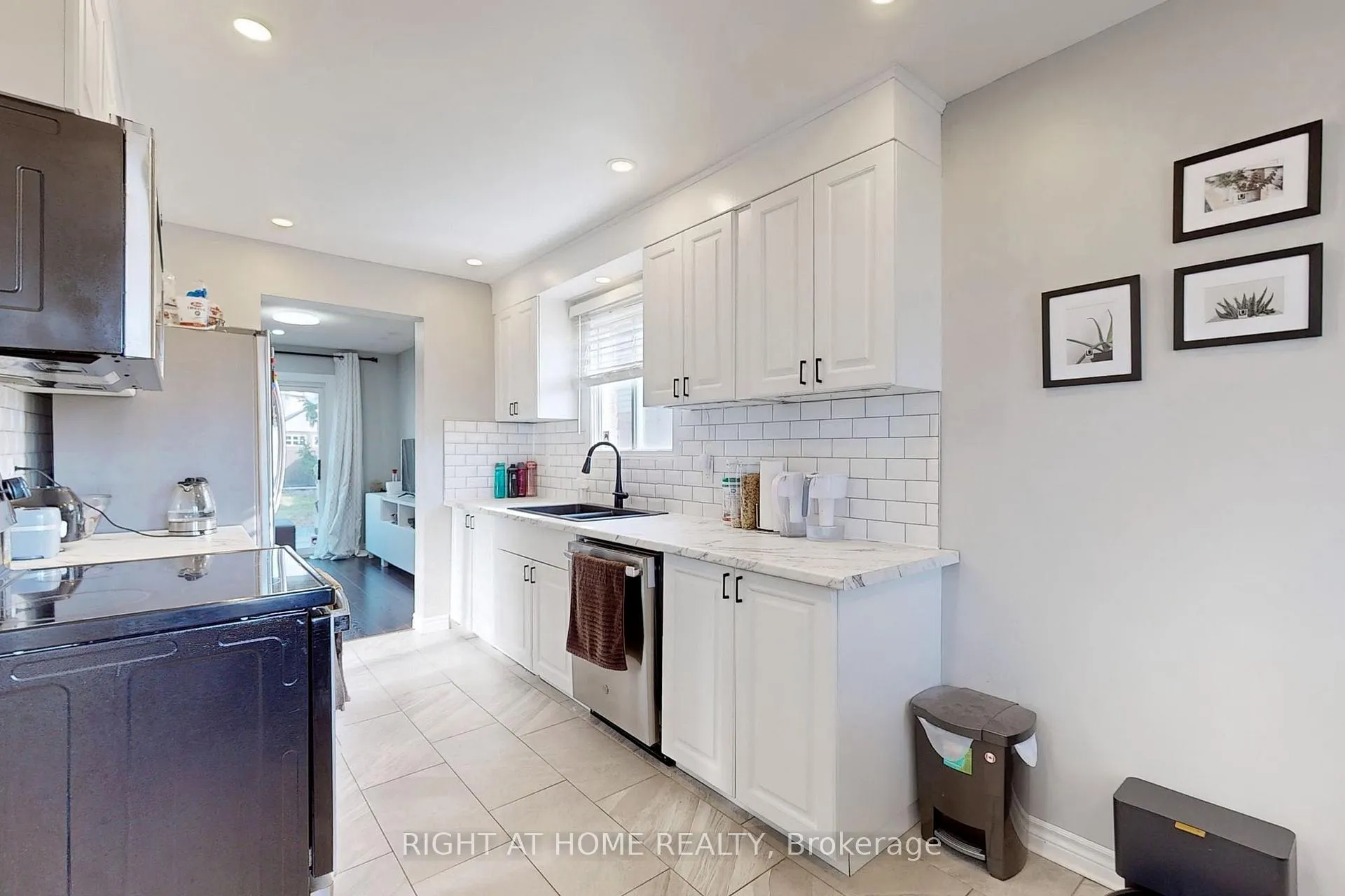 Photo 9 of 869 Attersley Drive, Oshawa, Pinecrest — HOMEH