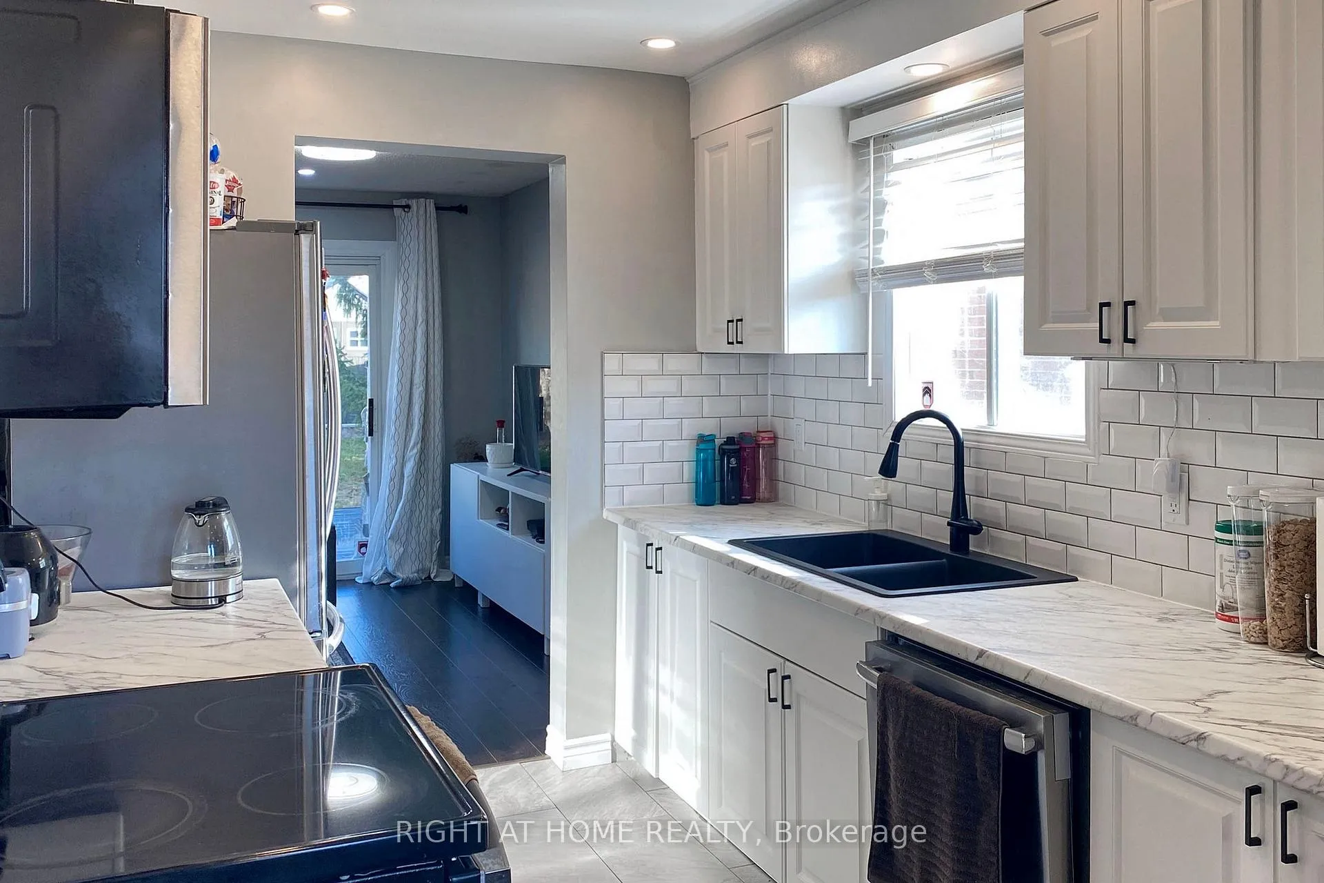 Photo 14 of 869 Attersley Drive, Oshawa, Pinecrest — HOMEH