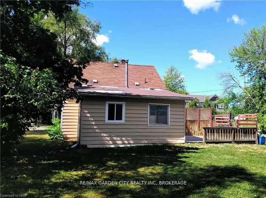 Photo 7 of 63 Leeper Street, St. Catharines, Western Hill — HOMEH