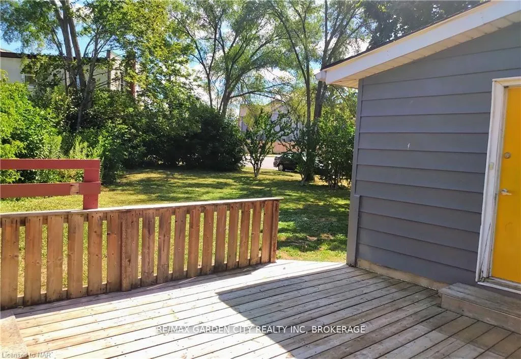 Photo 8 of 63 Leeper Street, St. Catharines, Western Hill — HOMEH