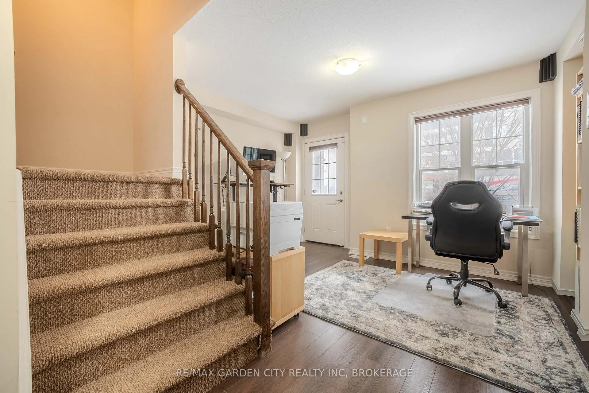Photo 4 of 37 Durksen Drive, St. Catharines, Downtown — HOMEH