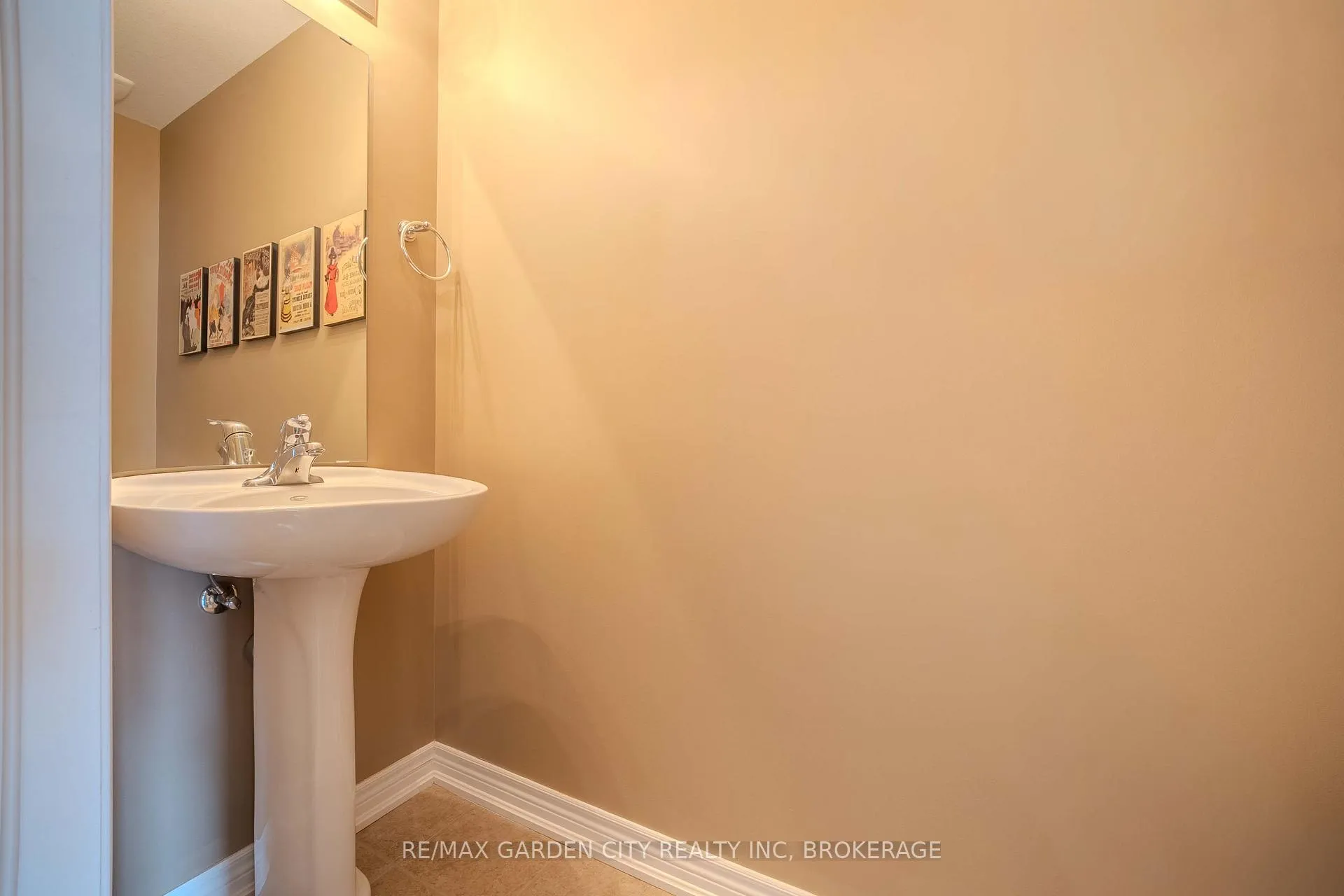Photo 7 of 37 Durksen Drive, St. Catharines, Downtown — HOMEH