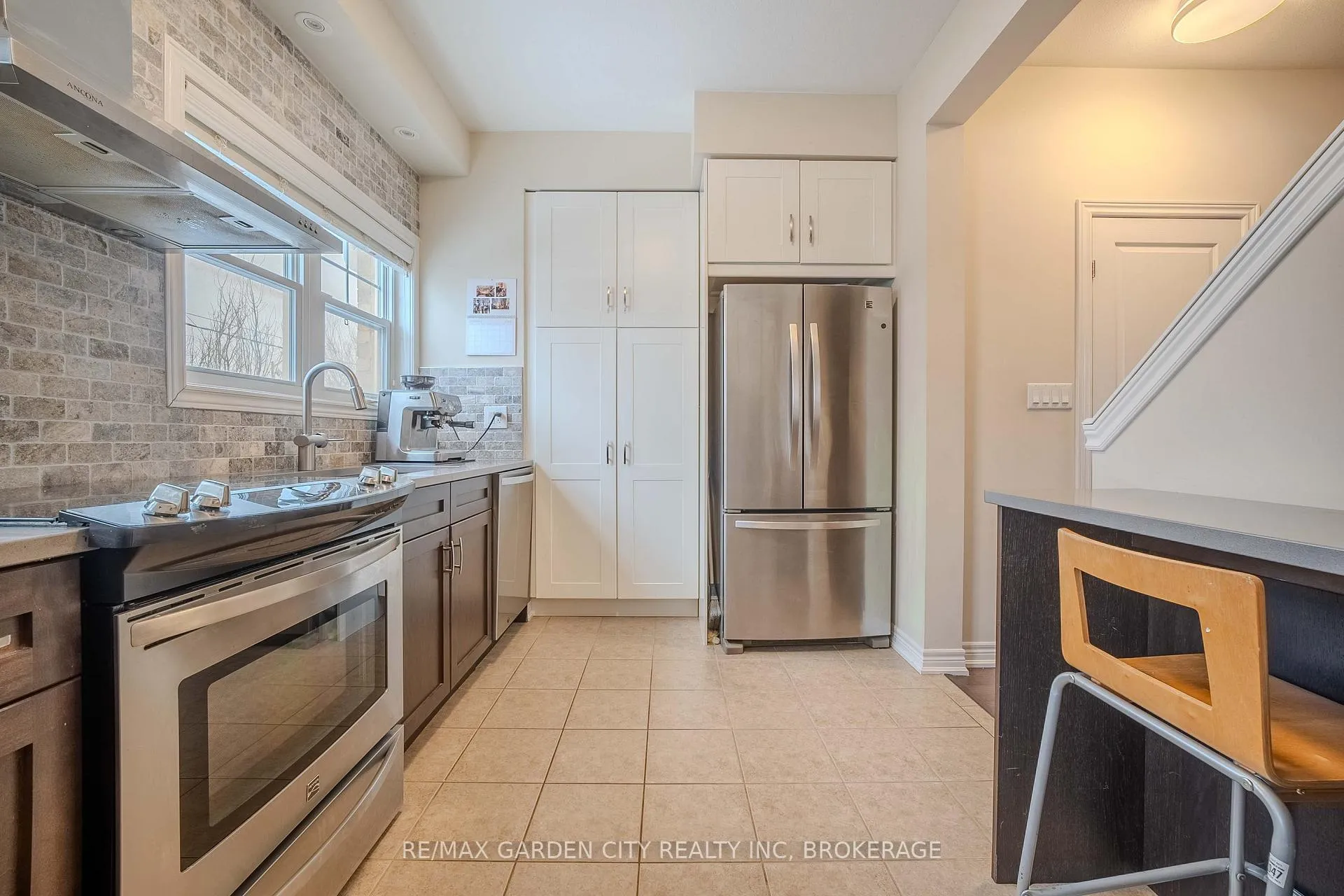 Photo 11 of 37 Durksen Drive, St. Catharines, Downtown — HOMEH