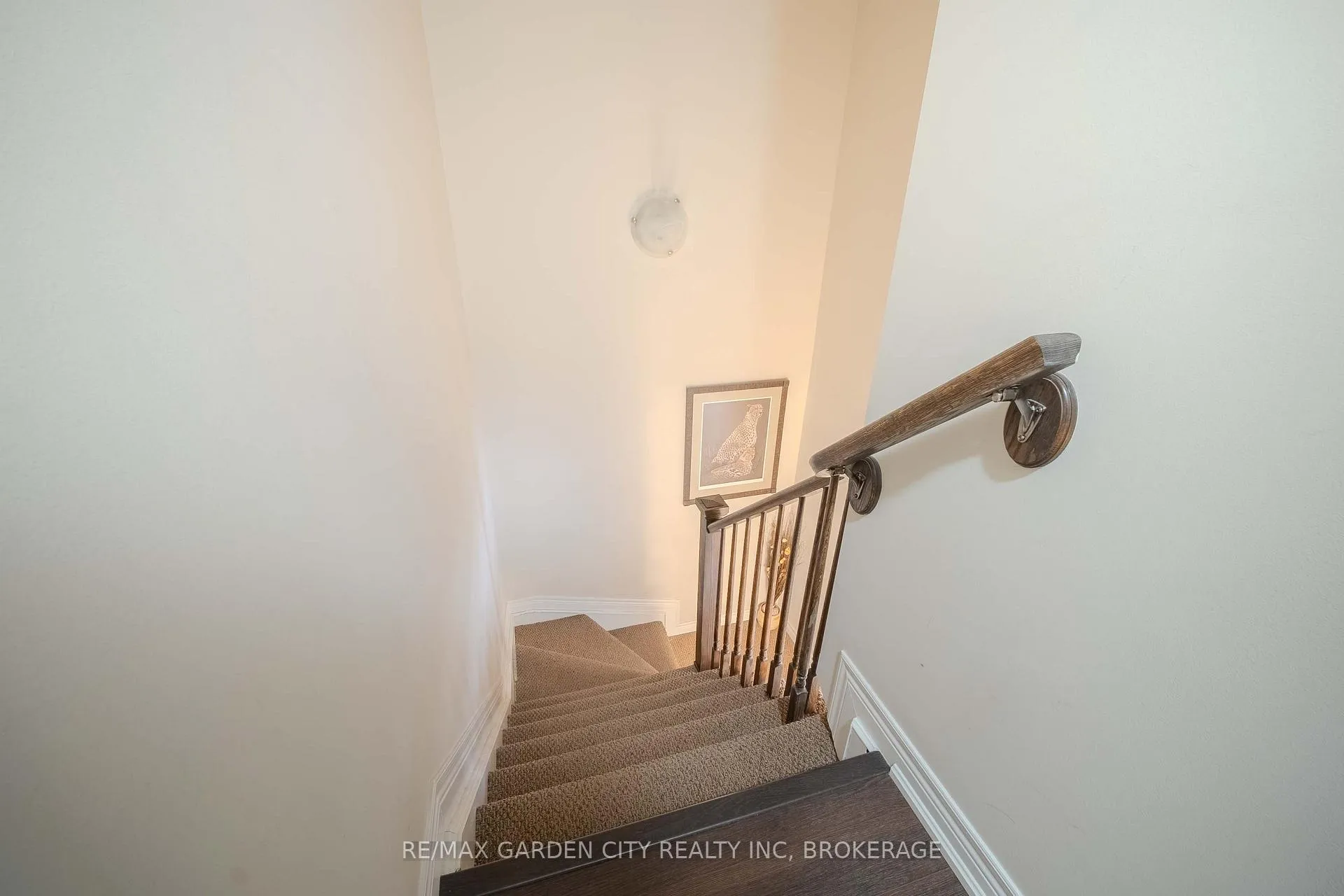 Photo 12 of 37 Durksen Drive, St. Catharines, Downtown — HOMEH