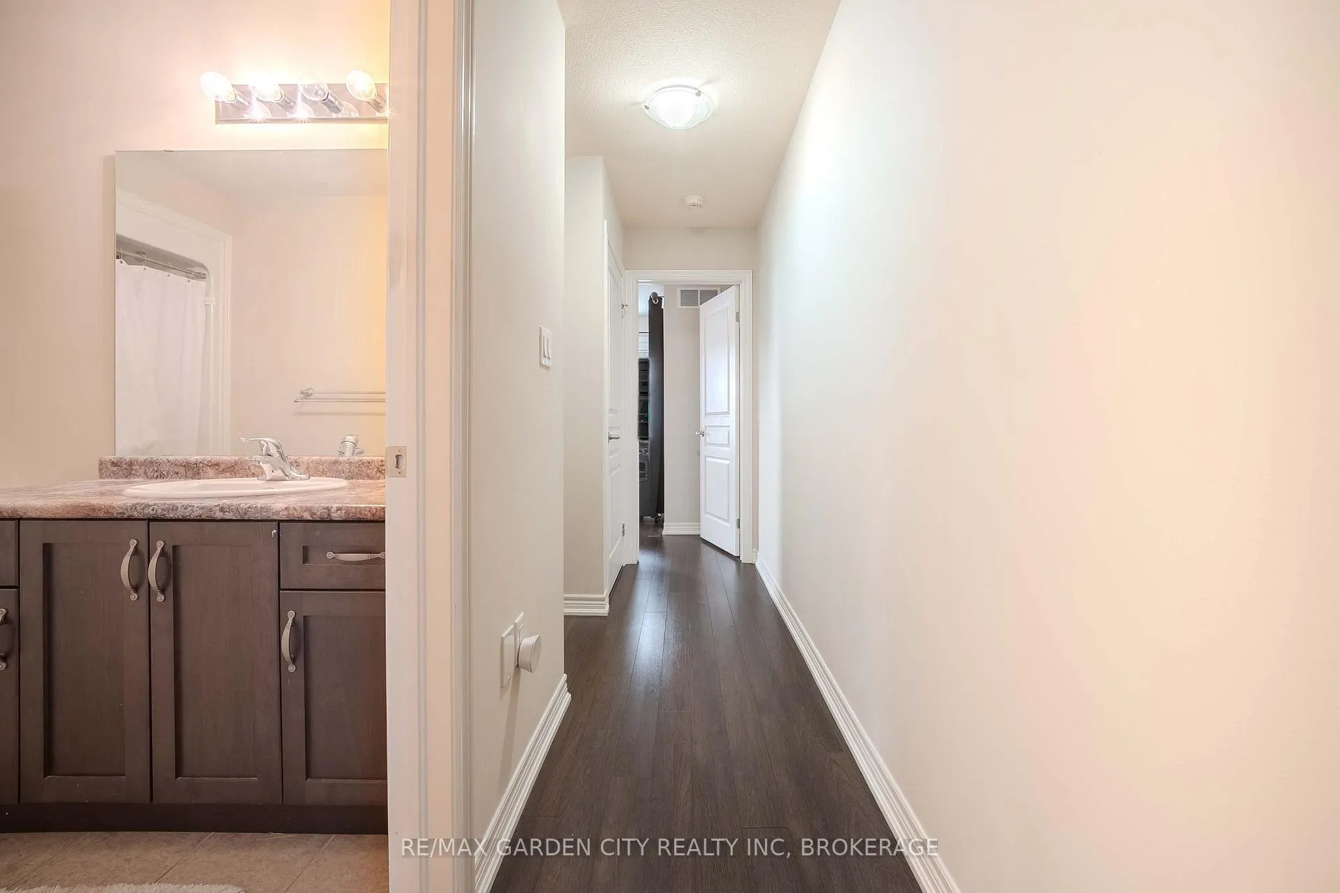 Photo 14 of 37 Durksen Drive, St. Catharines, Downtown — HOMEH
