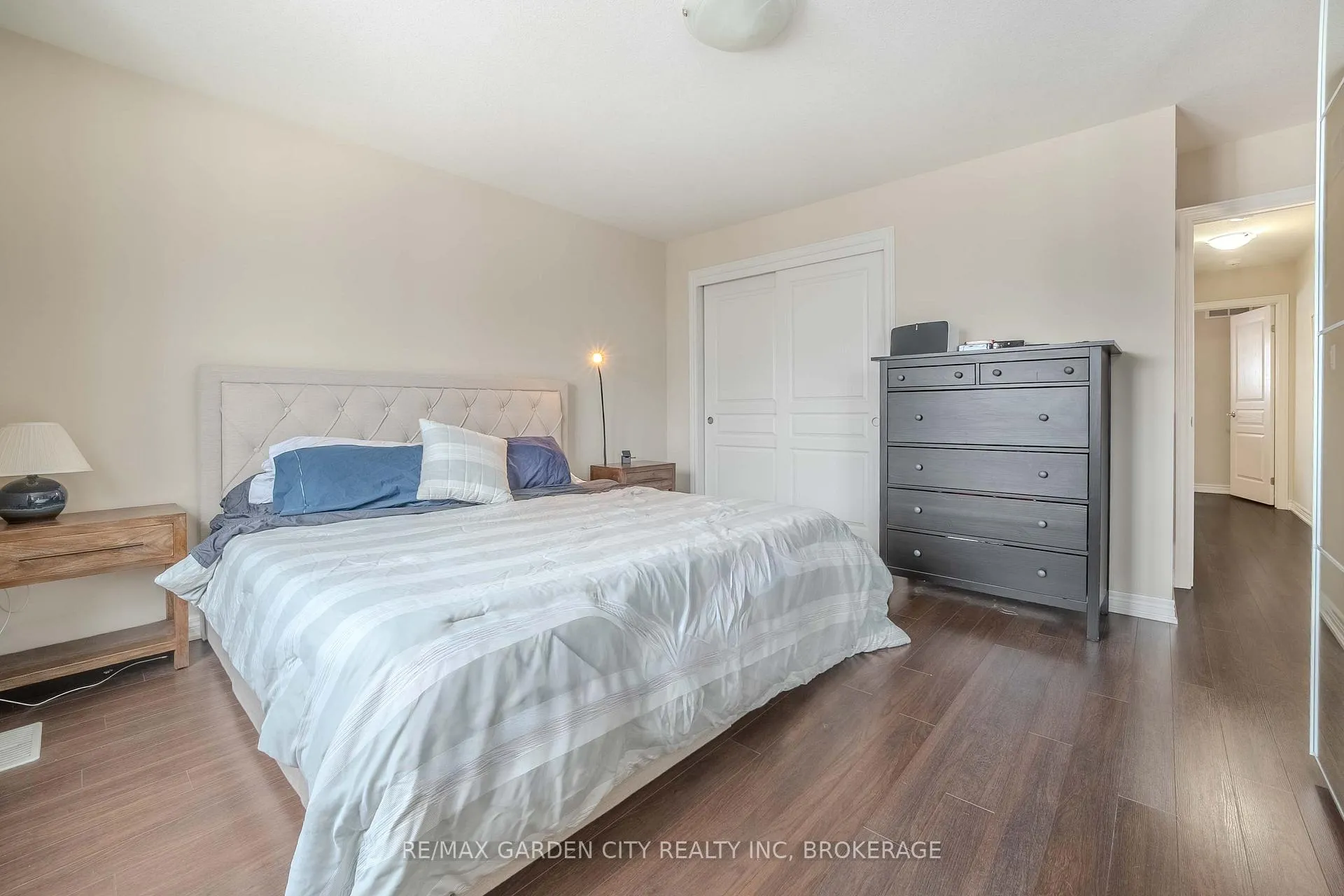 Photo 17 of 37 Durksen Drive, St. Catharines, Downtown — HOMEH