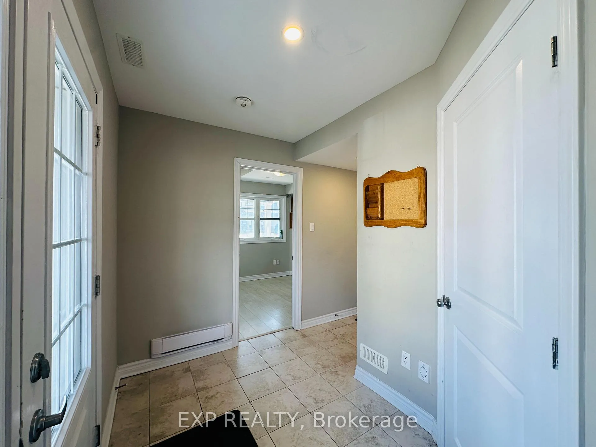 Photo 3 of 2489 Waterlilly Way, Ottawa, Barrhaven - Heritage Park — HOMEH