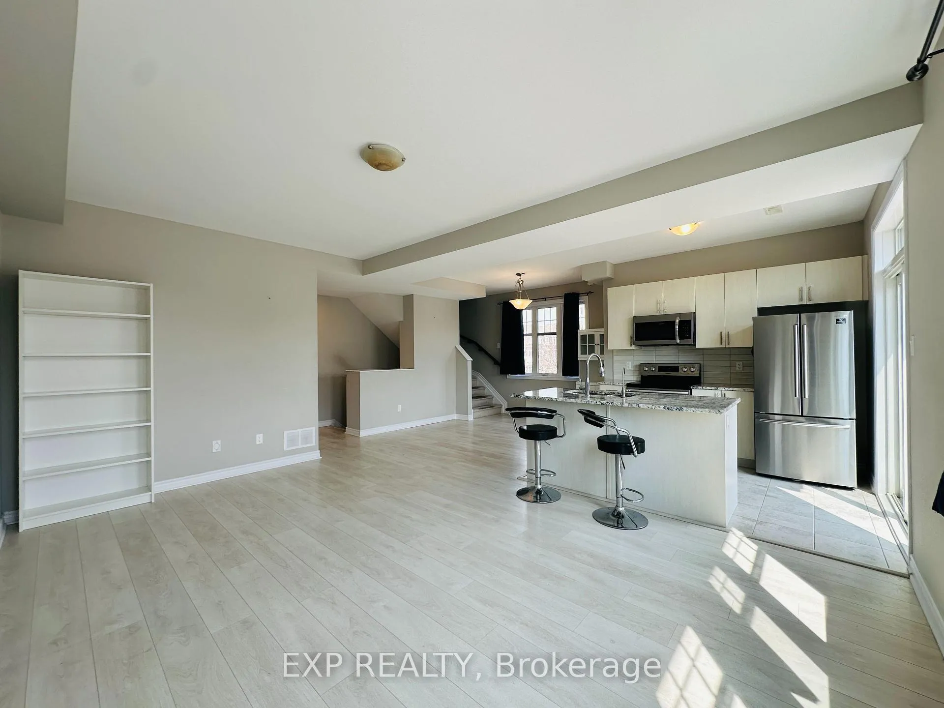 Photo 5 of 2489 Waterlilly Way, Ottawa, Barrhaven - Heritage Park — HOMEH