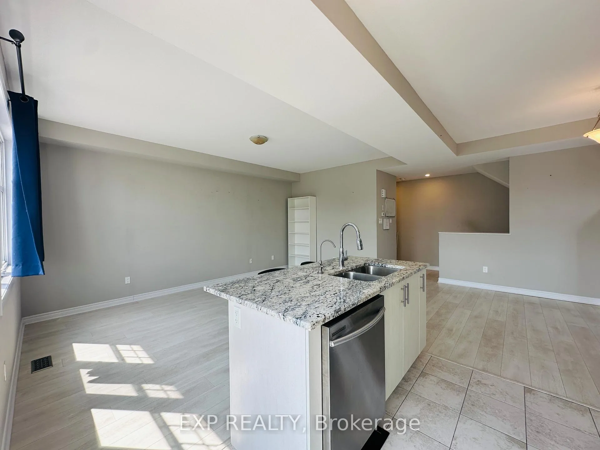 Photo 7 of 2489 Waterlilly Way, Ottawa, Barrhaven - Heritage Park — HOMEH