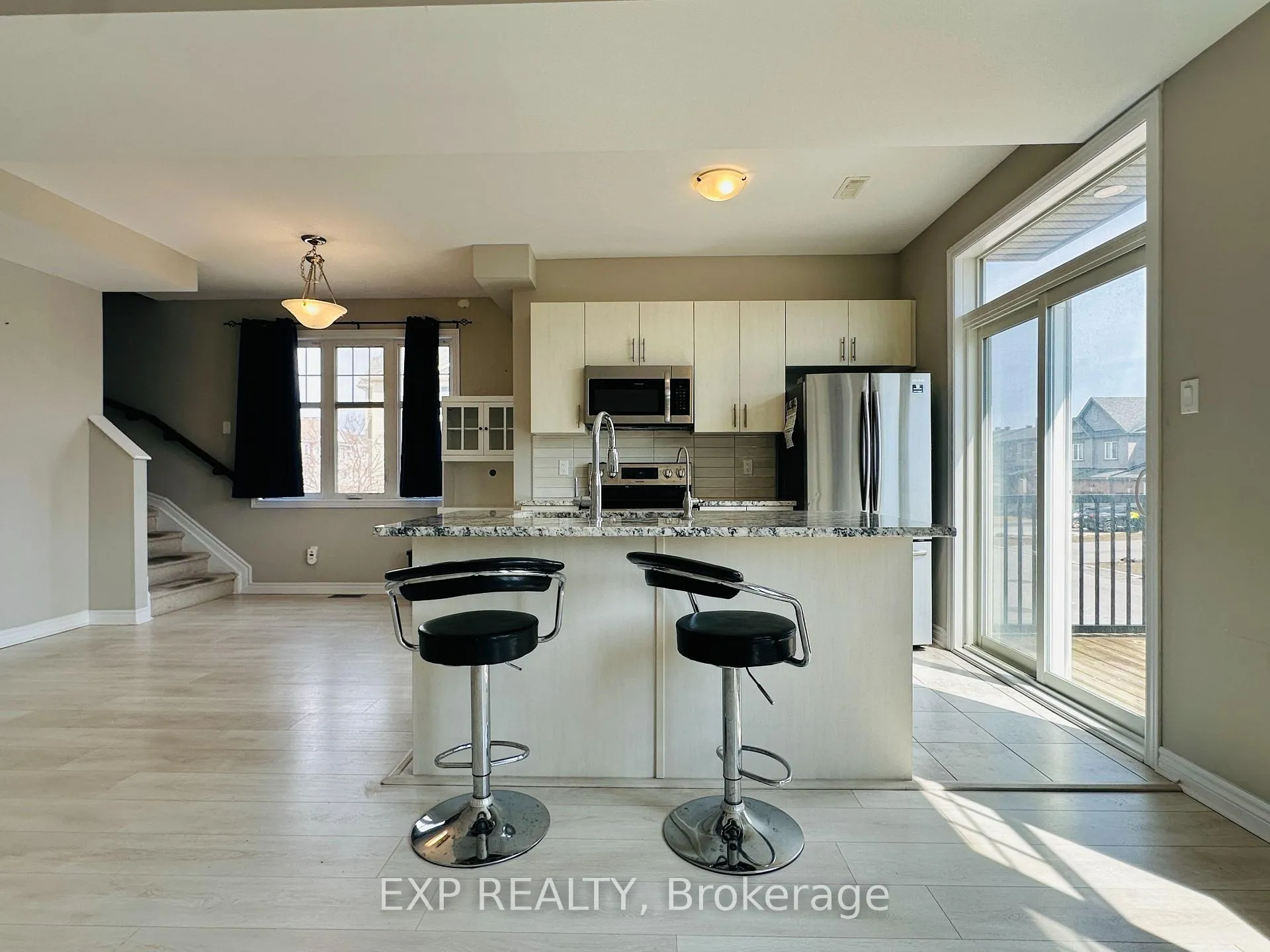 Photo 8 of 2489 Waterlilly Way, Ottawa, Barrhaven - Heritage Park — HOMEH