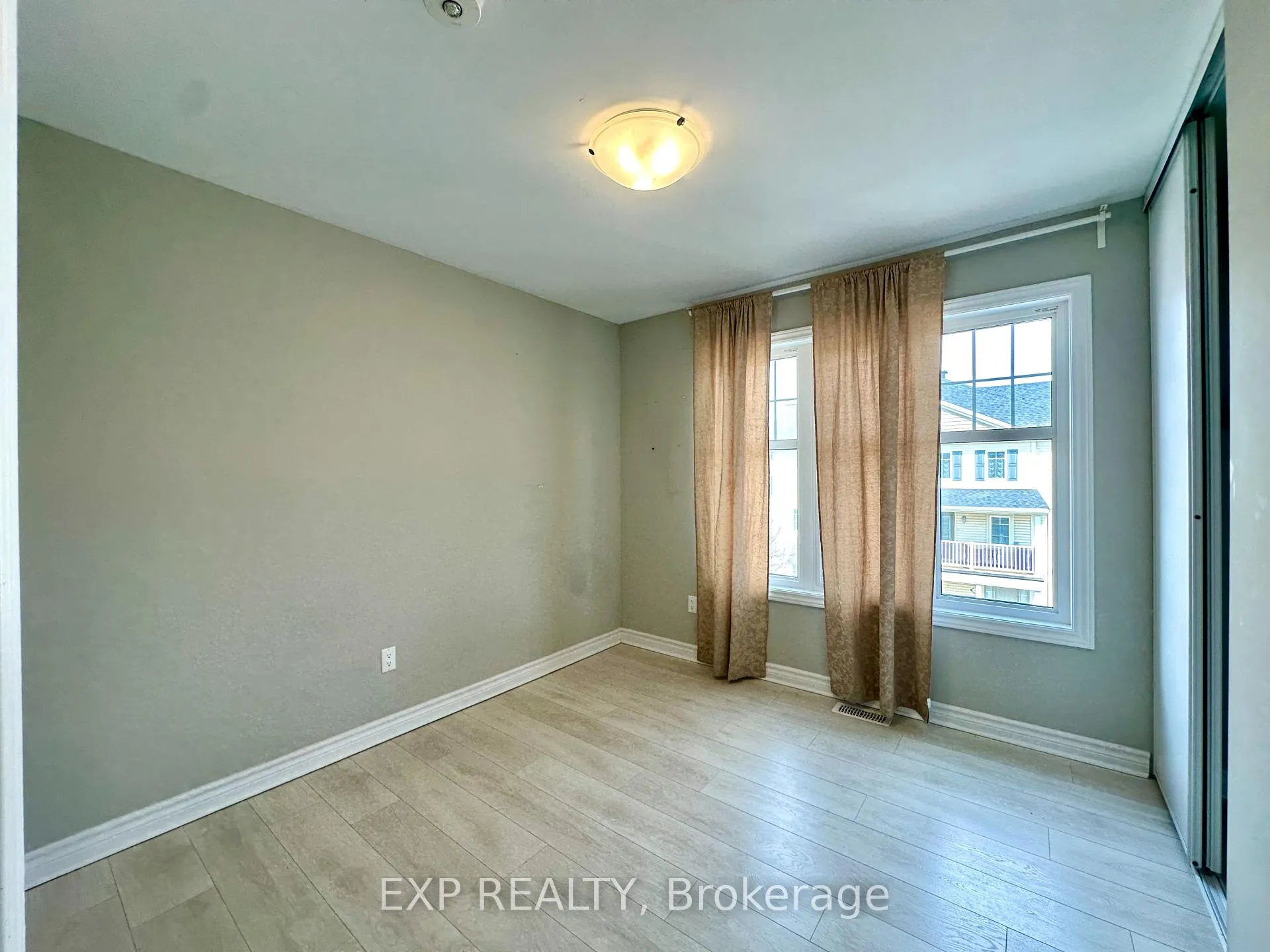 Photo 12 of 2489 Waterlilly Way, Ottawa, Barrhaven - Heritage Park — HOMEH