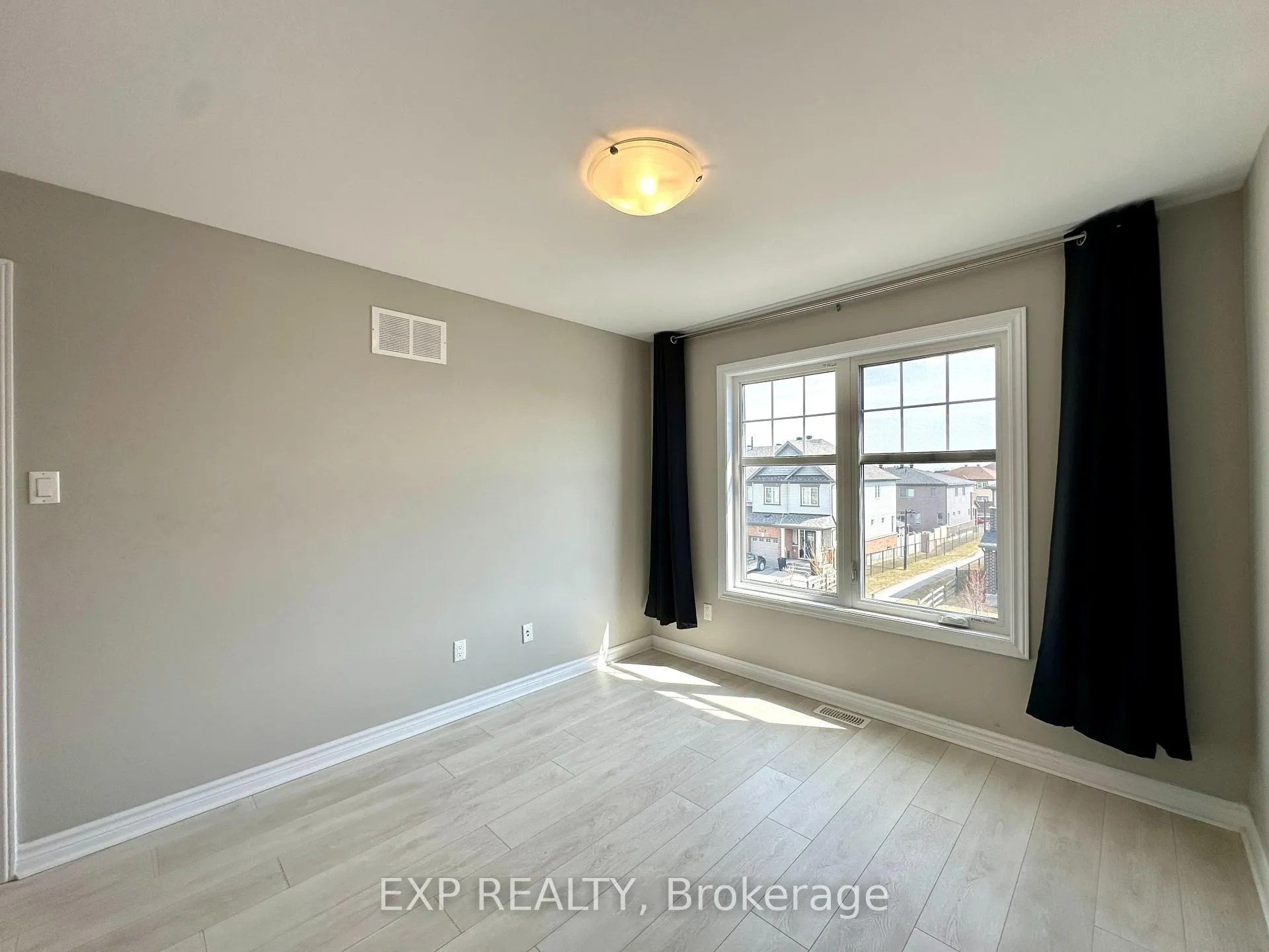 Photo 16 of 2489 Waterlilly Way, Ottawa, Barrhaven - Heritage Park — HOMEH