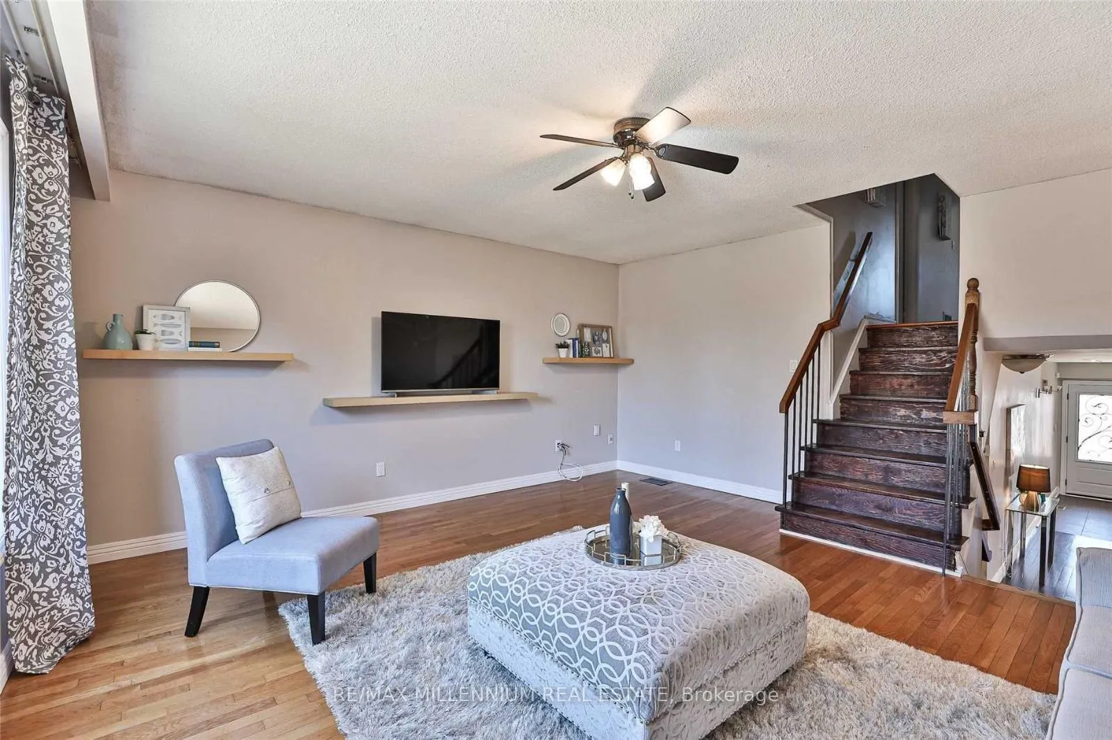 Photo 5 of 38 Winterfold Drive, Brampton, Madoc — HOMEH