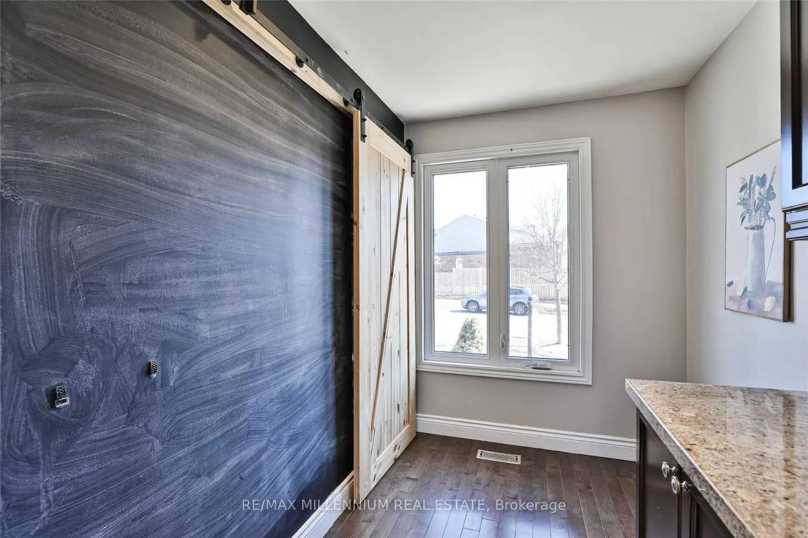 Photo 10 of 38 Winterfold Drive, Brampton, Madoc — HOMEH