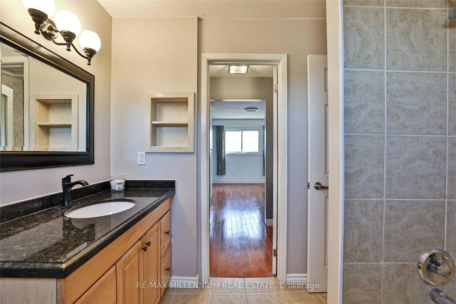 Photo 14 of 38 Winterfold Drive, Brampton, Madoc — HOMEH