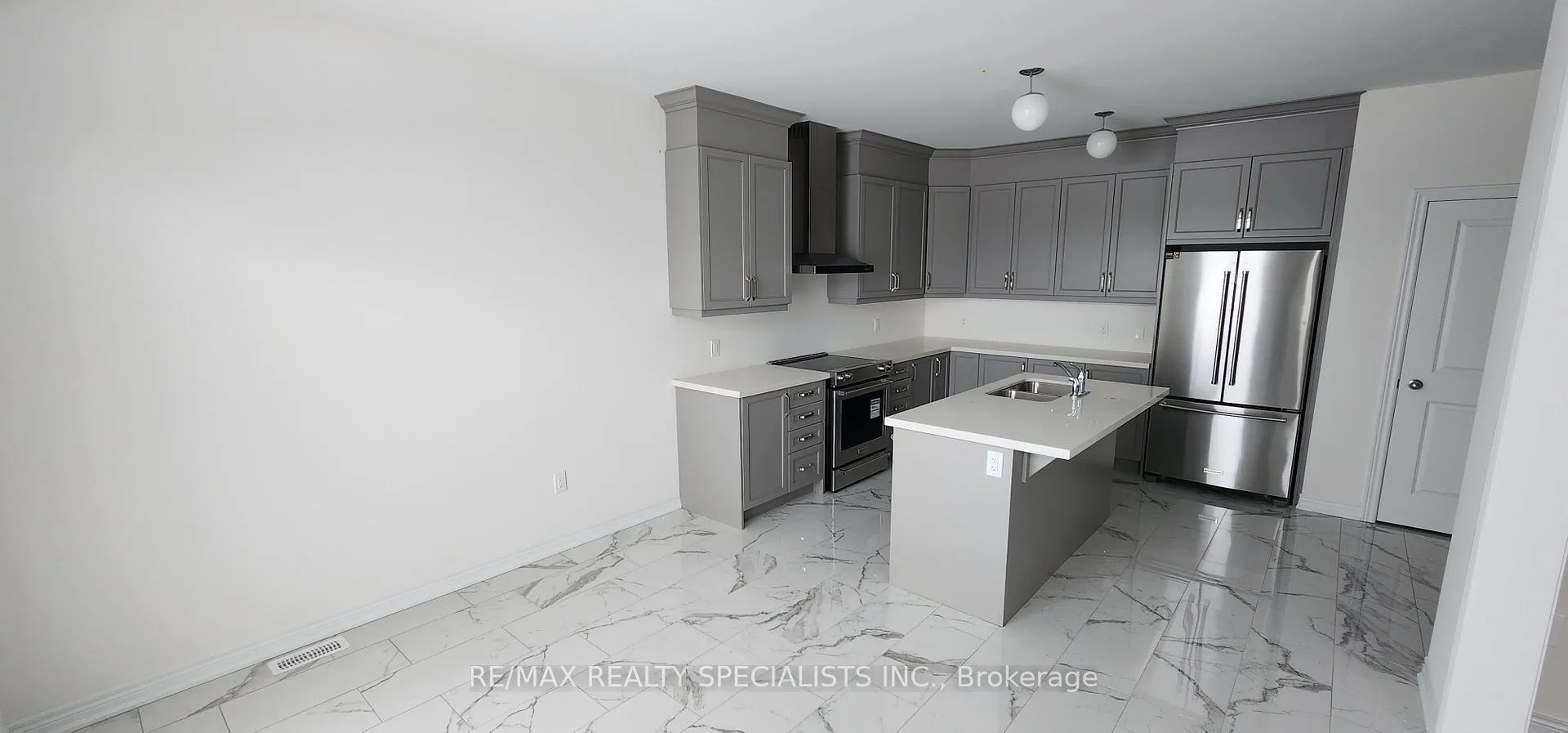 Photo 5 of 447 Black Cherry Crescent, Shelburne — HOMEH