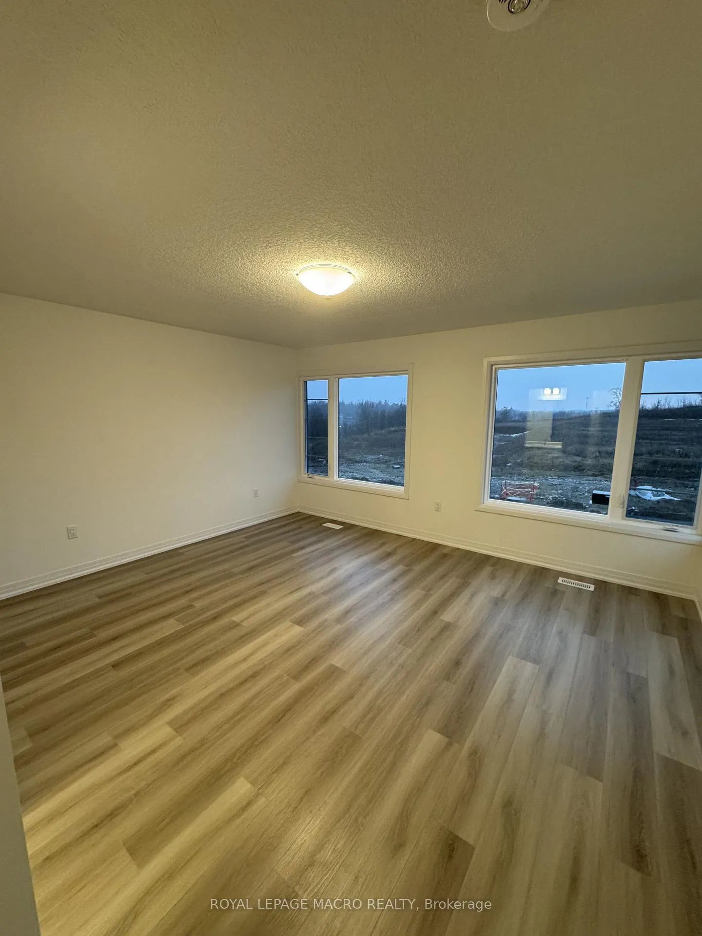 Photo 16 of 144 Gort Avenue, Brant, Paris — HOMEH