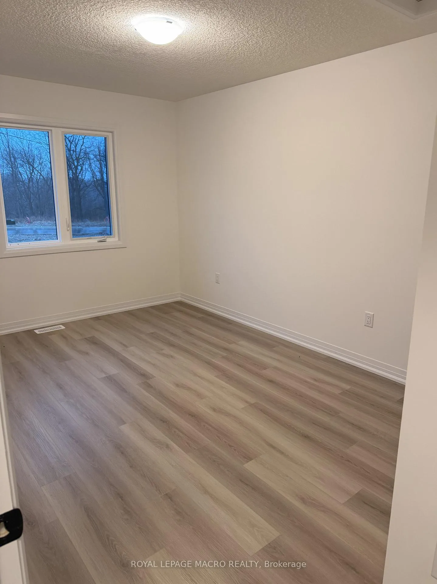 Photo 20 of 144 Gort Avenue, Brant, Paris — HOMEH