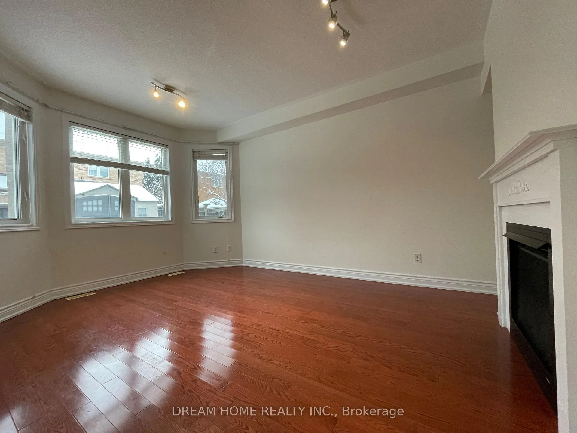 Photo 5 of 8 Mimosa Street, Markham, Wismer — HOMEH