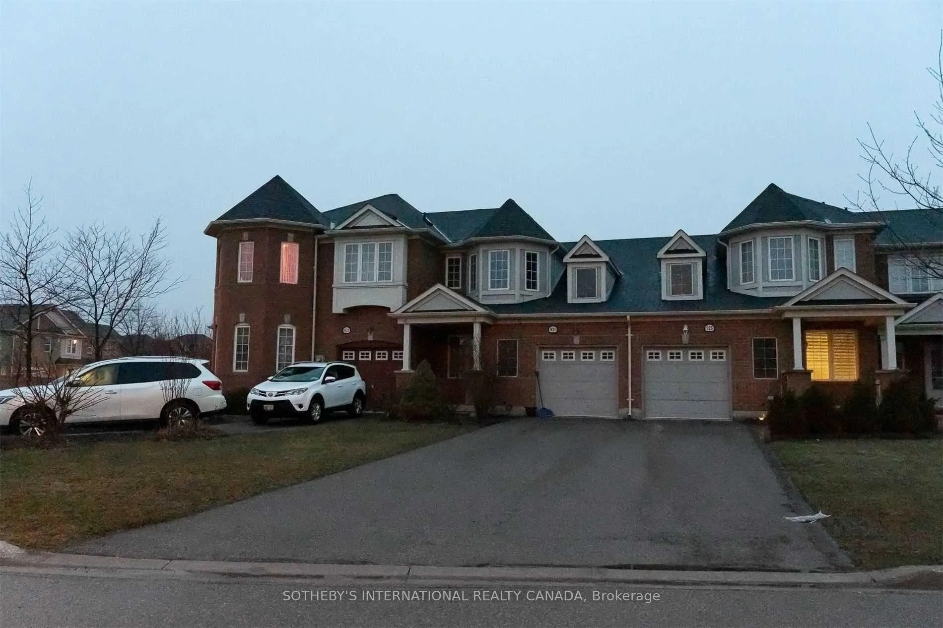 Front of 921 Raftis Crescent