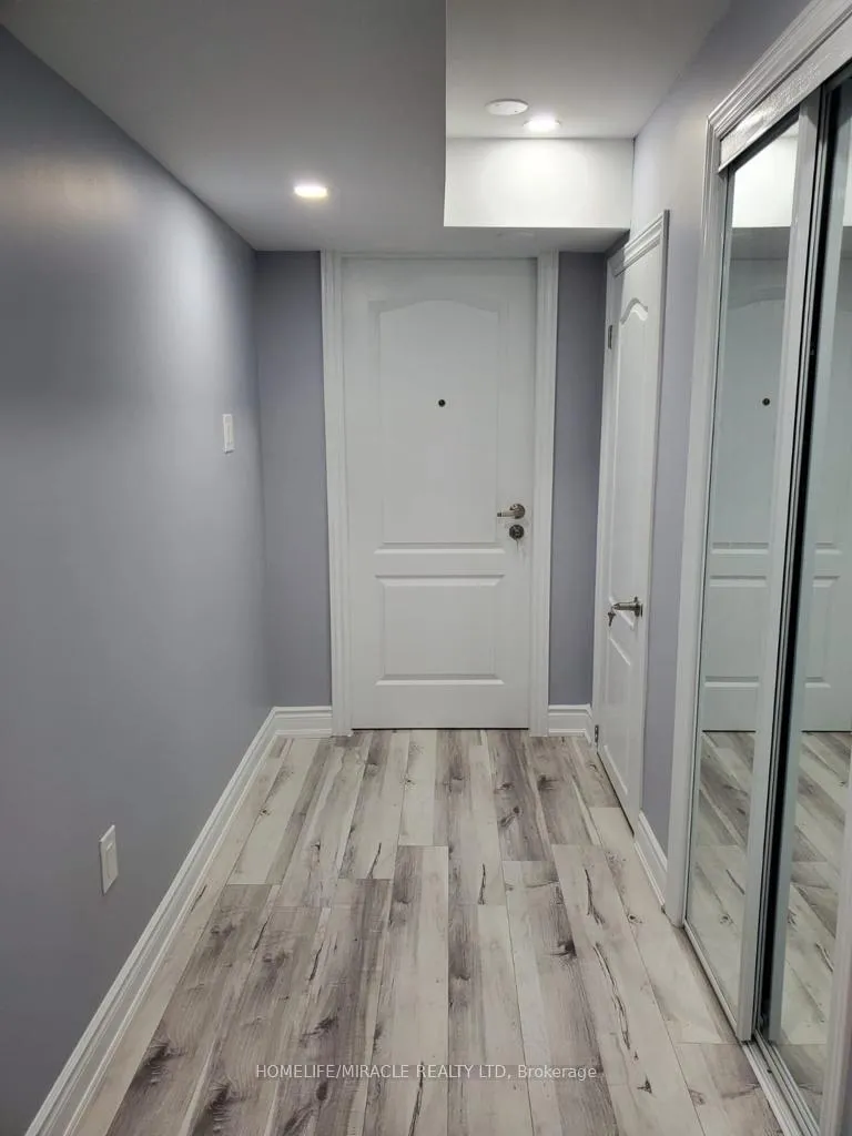 Photo 5 of 90 Yardley Crescent, Brampton, Credit Valley — HOMEH