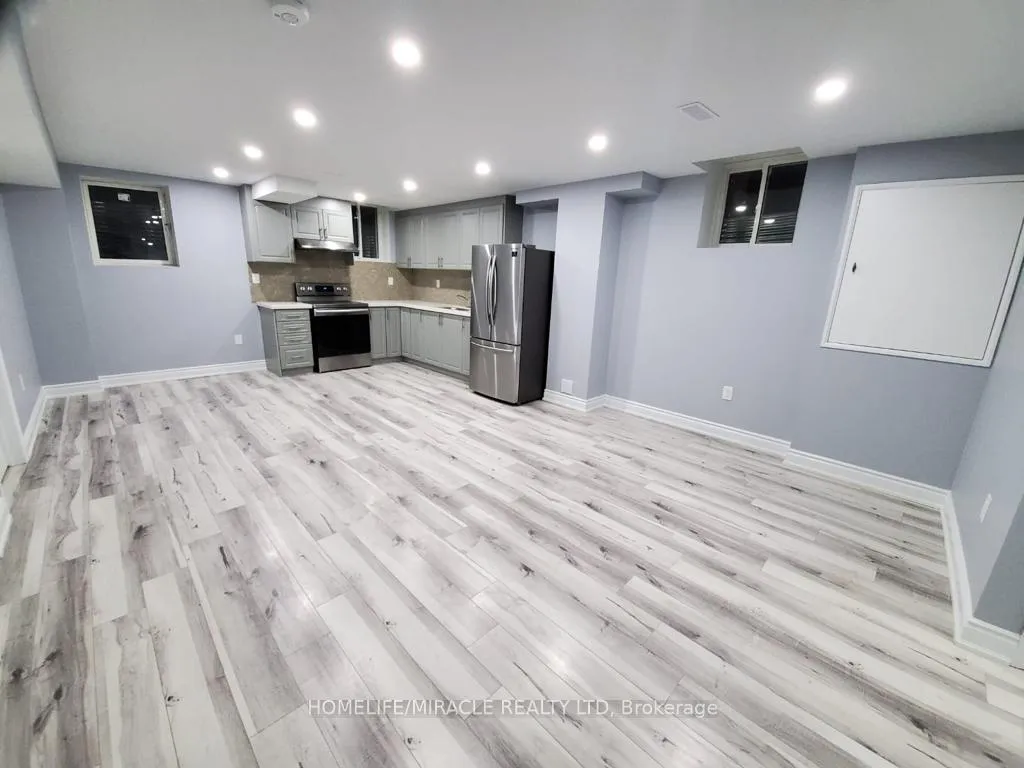 Photo 6 of 90 Yardley Crescent, Brampton, Credit Valley — HOMEH