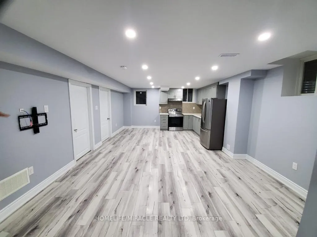 Photo 9 of 90 Yardley Crescent, Brampton, Credit Valley — HOMEH