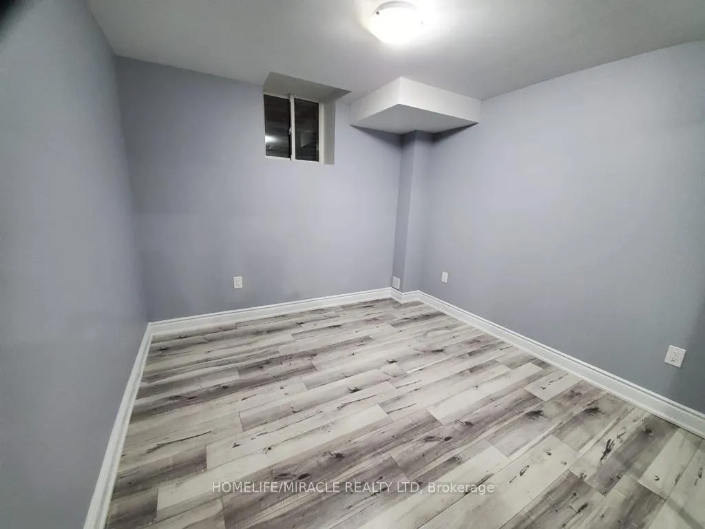 Photo 10 of 90 Yardley Crescent, Brampton, Credit Valley — HOMEH