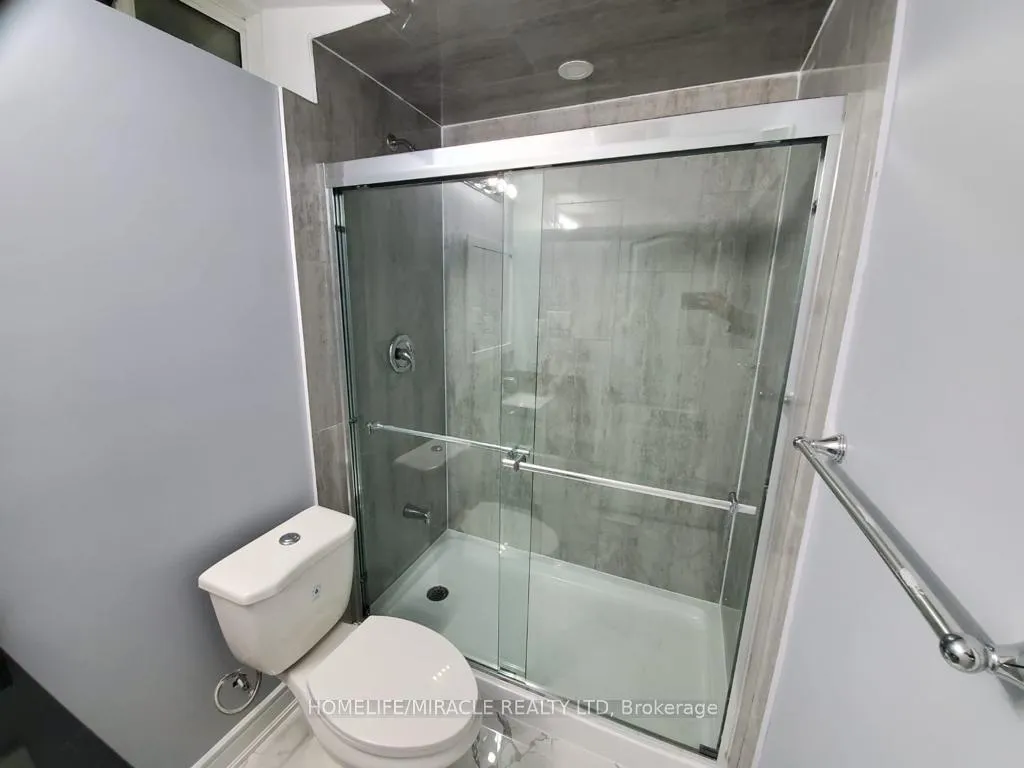 Photo 12 of 90 Yardley Crescent, Brampton, Credit Valley — HOMEH
