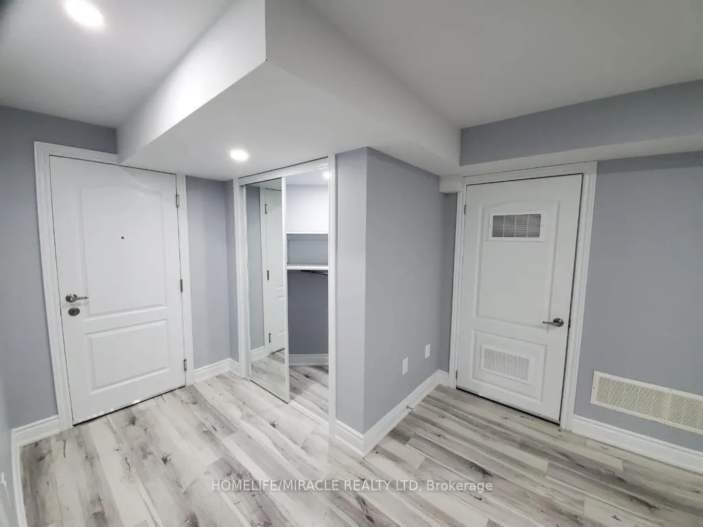 Photo 13 of 90 Yardley Crescent, Brampton, Credit Valley — HOMEH