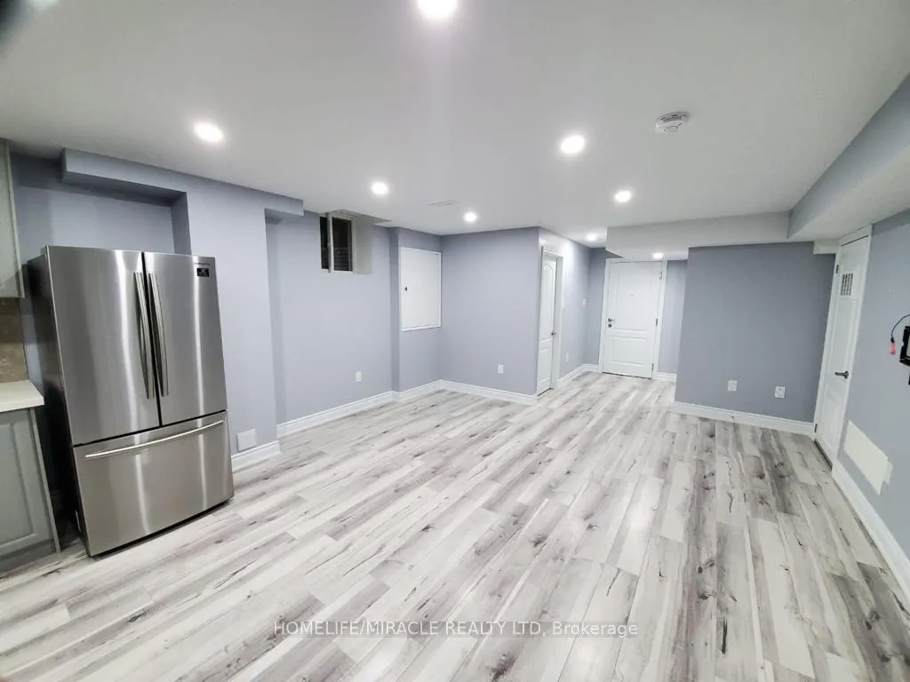 Photo 14 of 90 Yardley Crescent, Brampton, Credit Valley — HOMEH