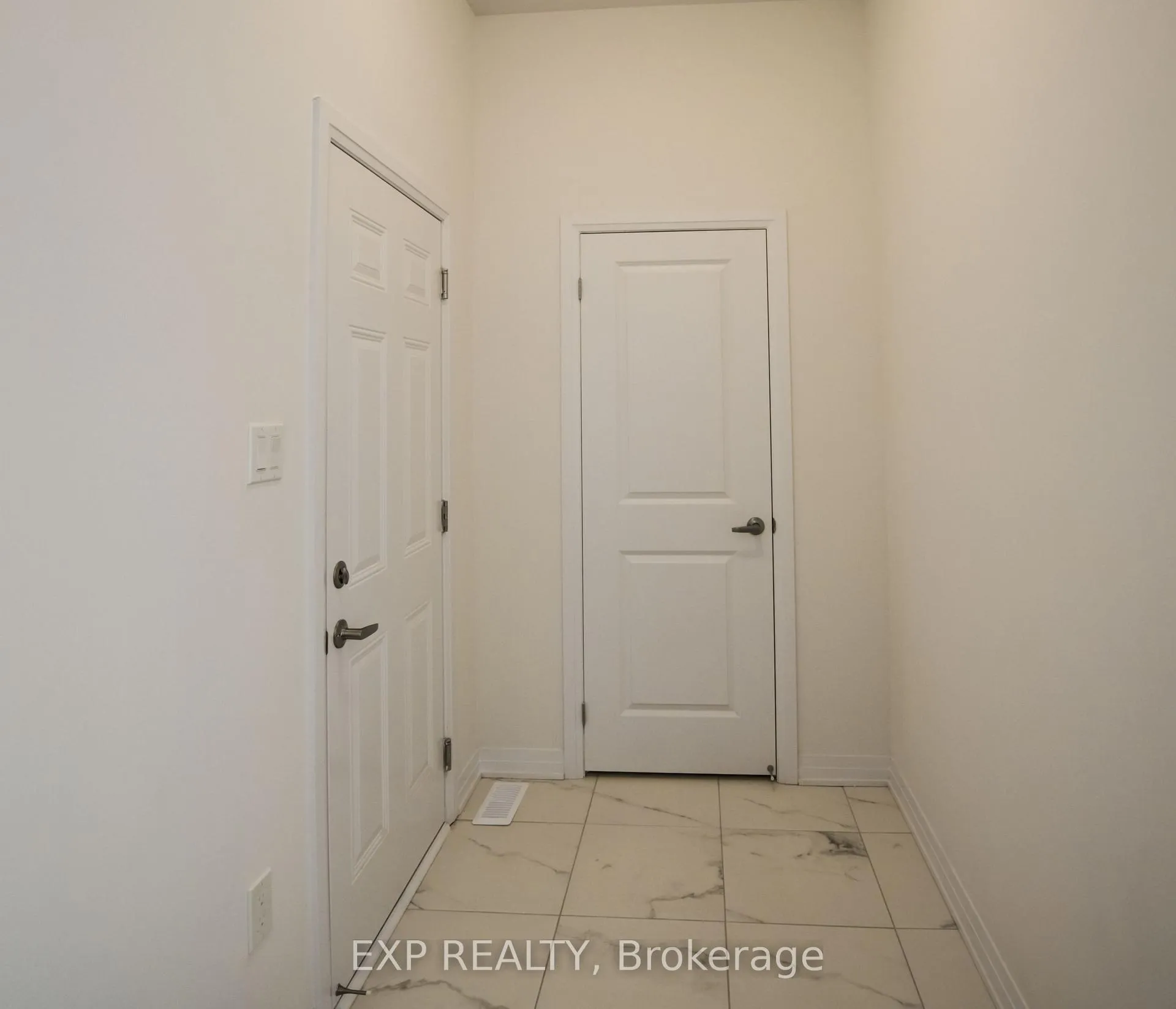 Photo 10 of 36 Blain Drive, Hamilton, Binbrook — HOMEH