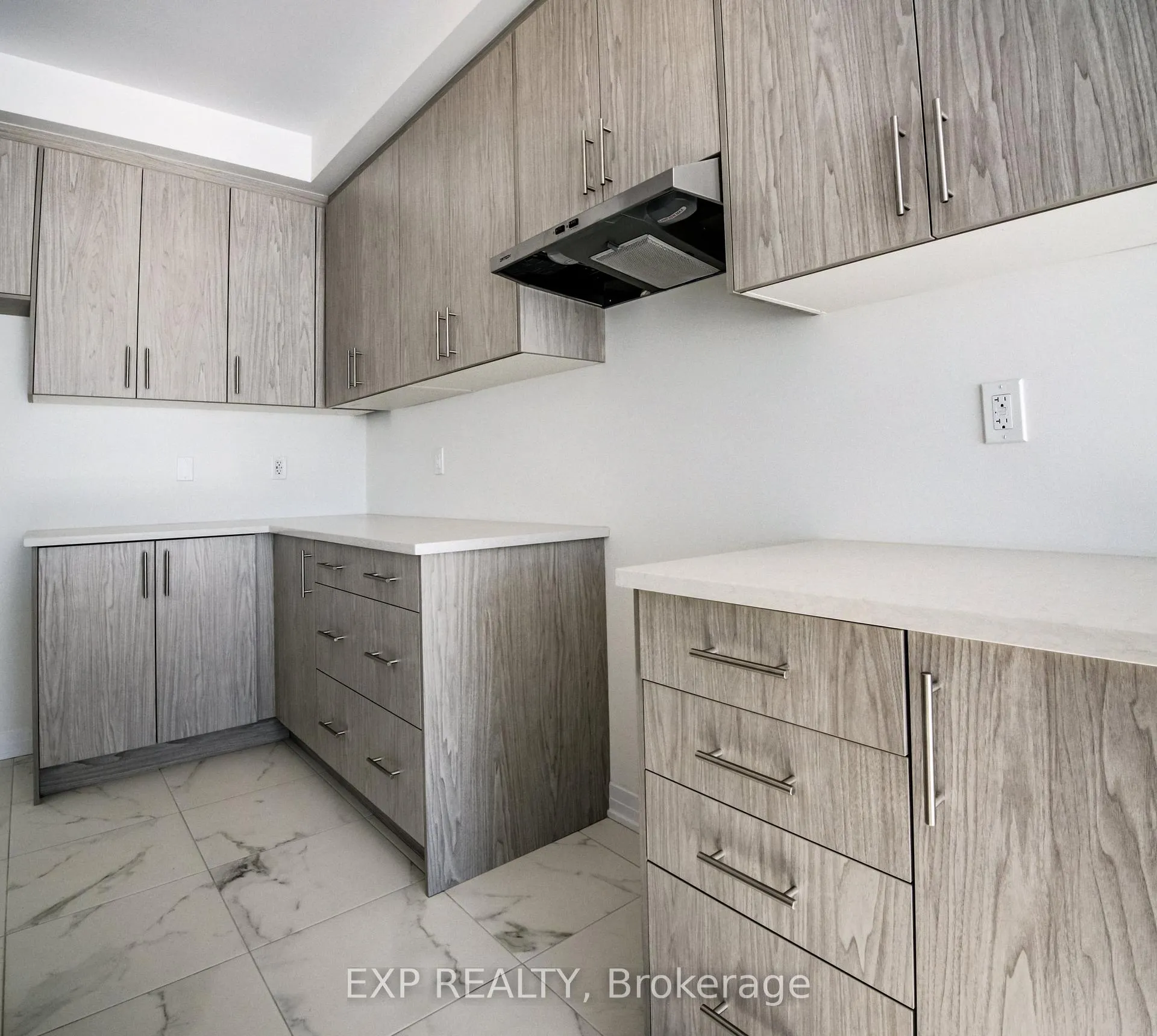 Photo 14 of 36 Blain Drive, Hamilton, Binbrook — HOMEH