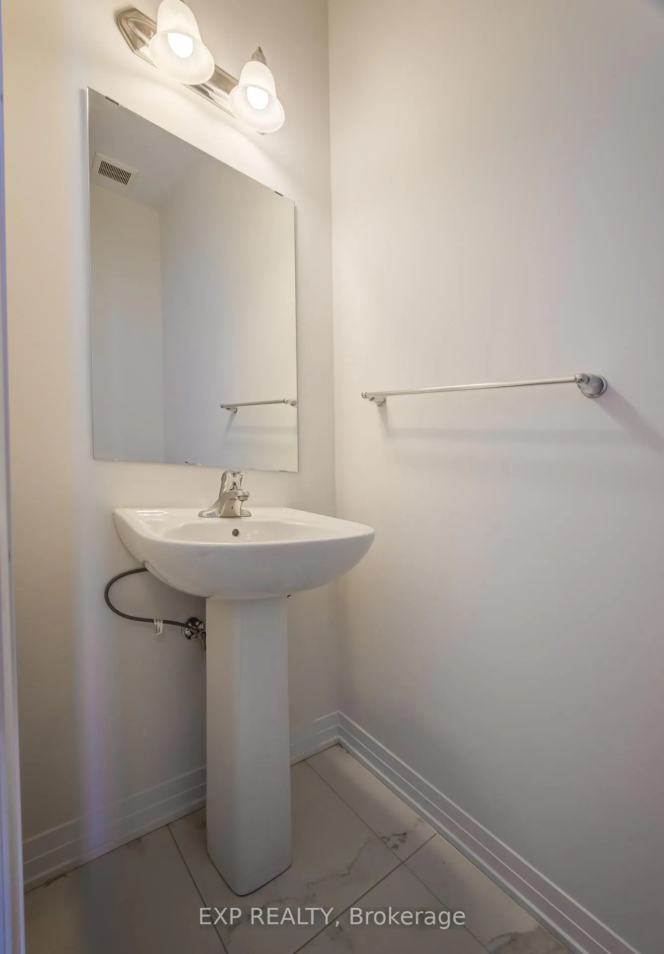 Photo 17 of 36 Blain Drive, Hamilton, Binbrook — HOMEH