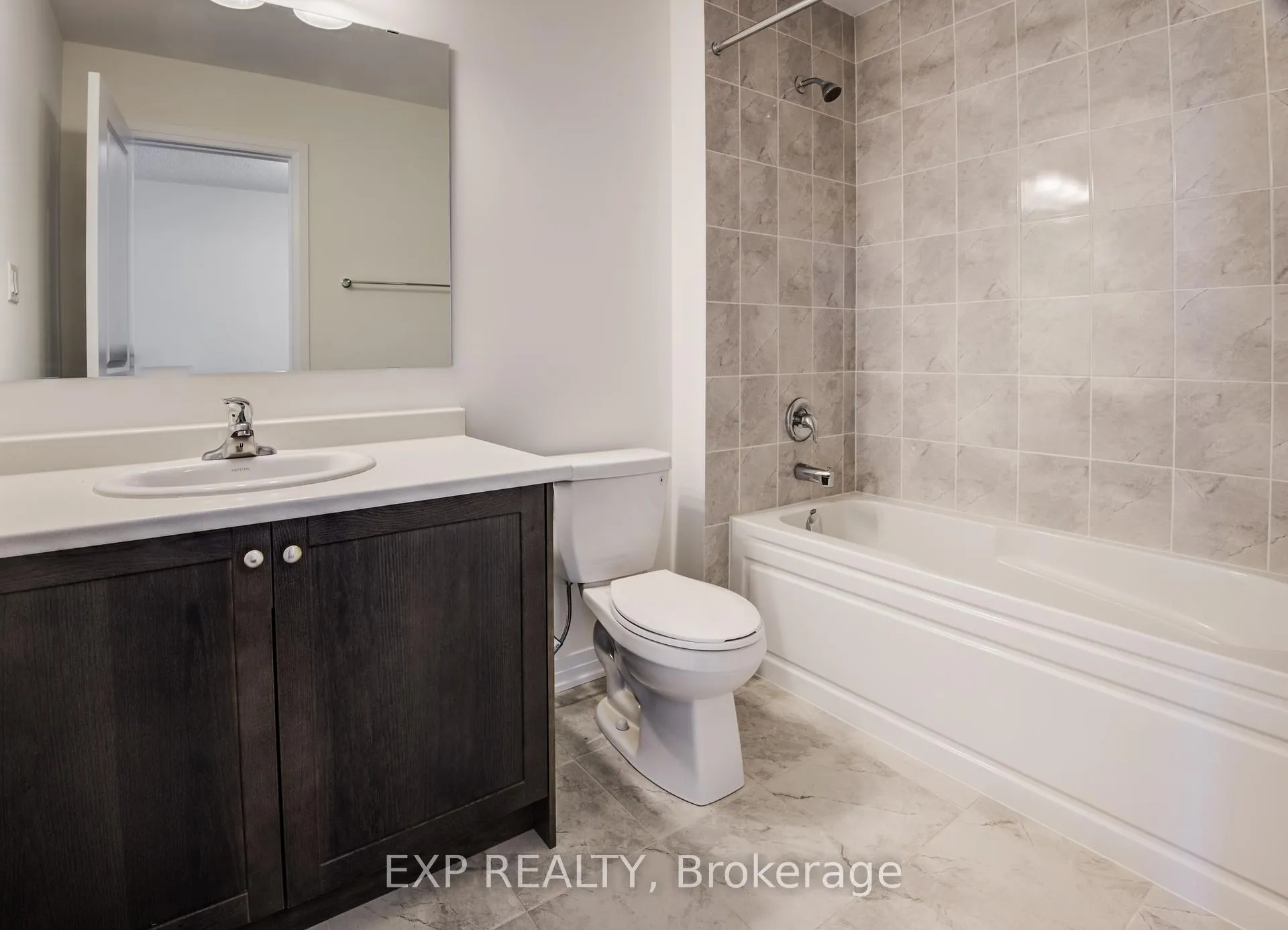 Photo 27 of 36 Blain Drive, Hamilton, Binbrook — HOMEH