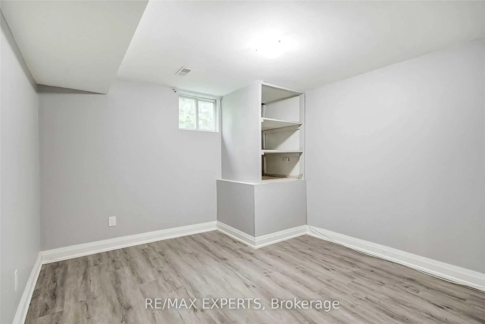 Photo 6 of Unit Lower, 39 The Boulevard, New Tecumseth, Tottenham — HOMEH