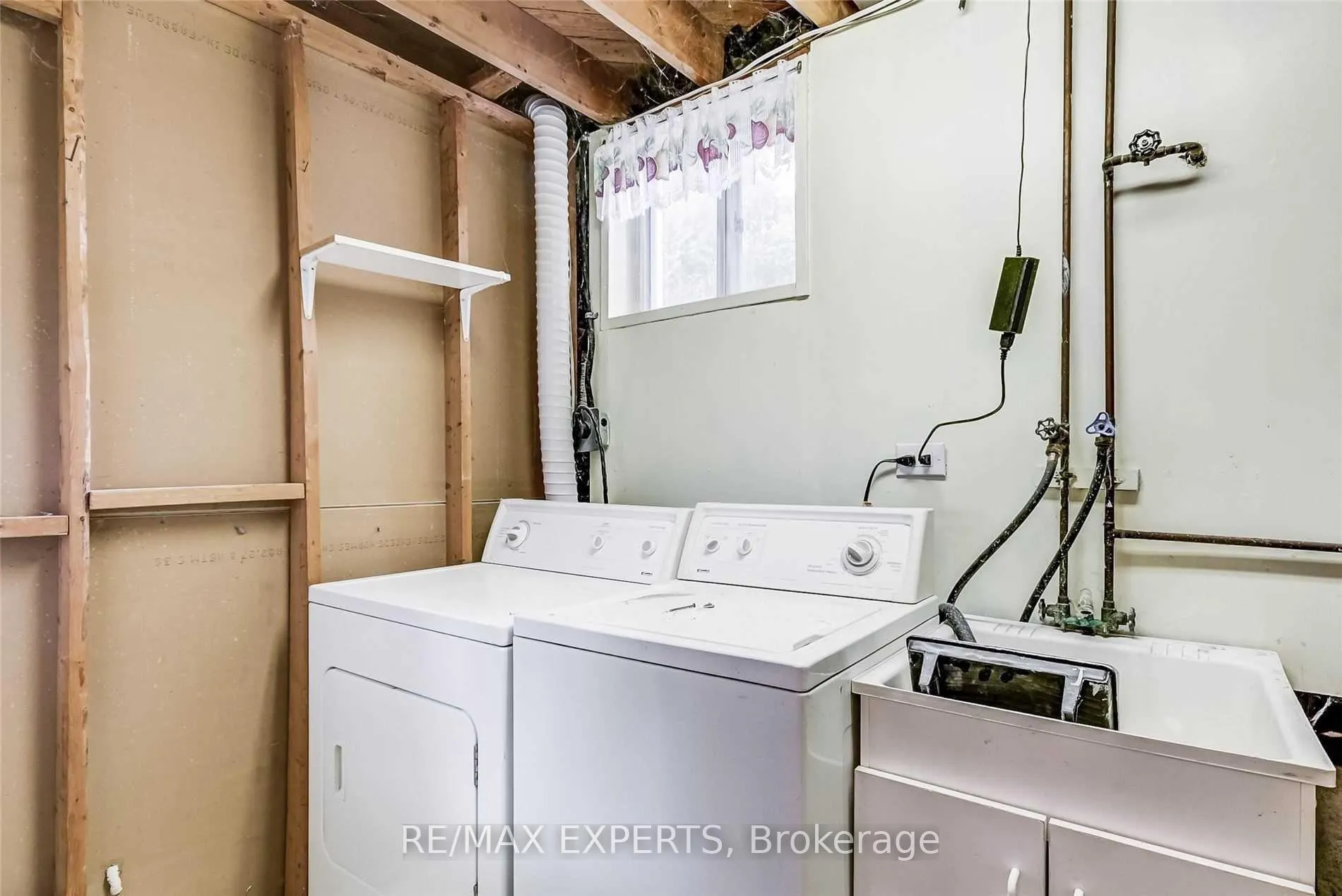 Photo 7 of Unit Lower, 39 The Boulevard, New Tecumseth, Tottenham — HOMEH