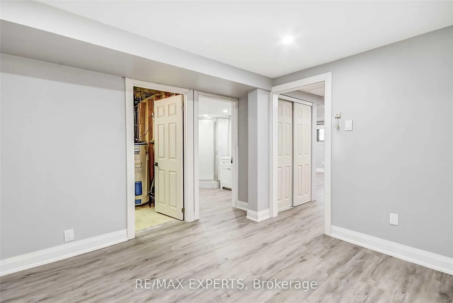 Photo 10 of Unit Lower, 39 The Boulevard, New Tecumseth, Tottenham — HOMEH