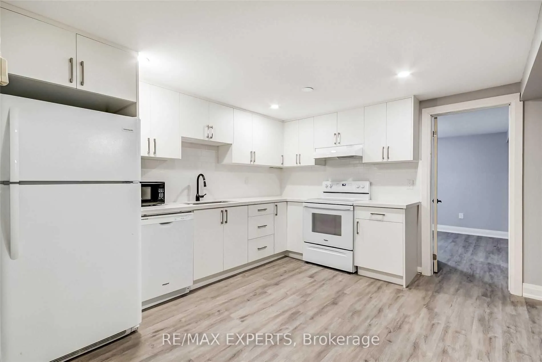 Photo 13 of Unit Lower, 39 The Boulevard, New Tecumseth, Tottenham — HOMEH