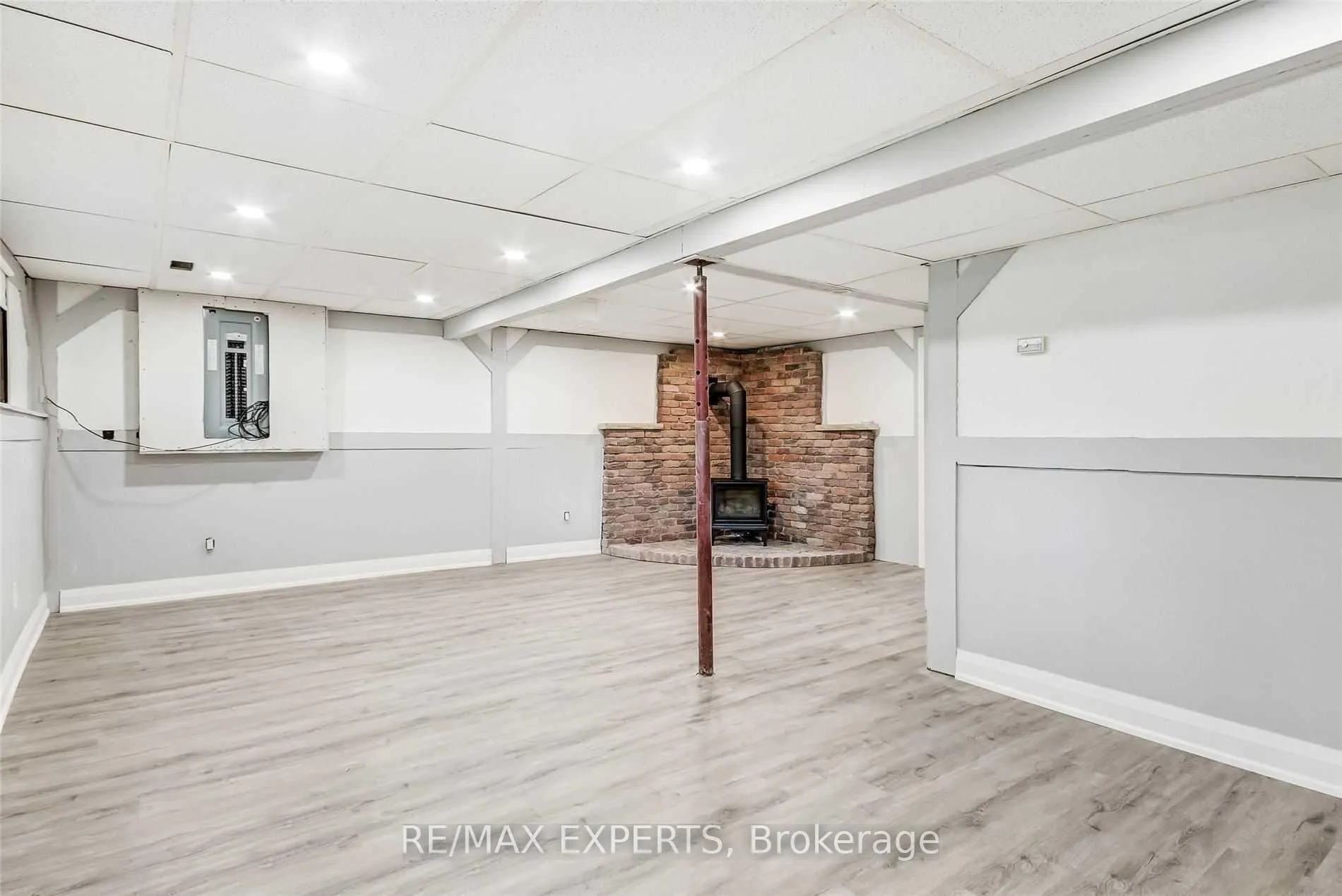 Photo 17 of Unit Lower, 39 The Boulevard, New Tecumseth, Tottenham — HOMEH