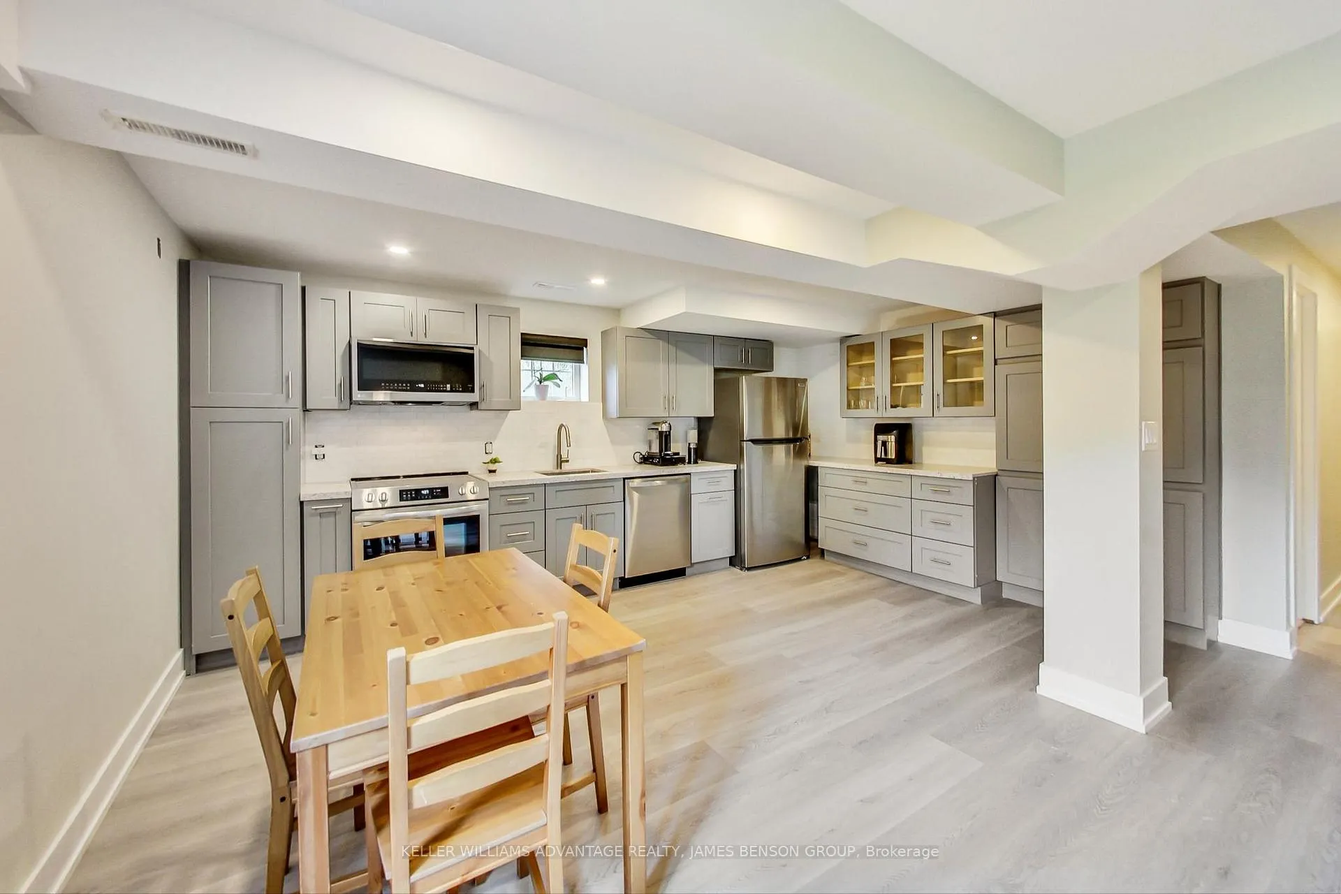 Photo 2 of 118 Gallview Lane, Brampton, Bram East — HOMEH