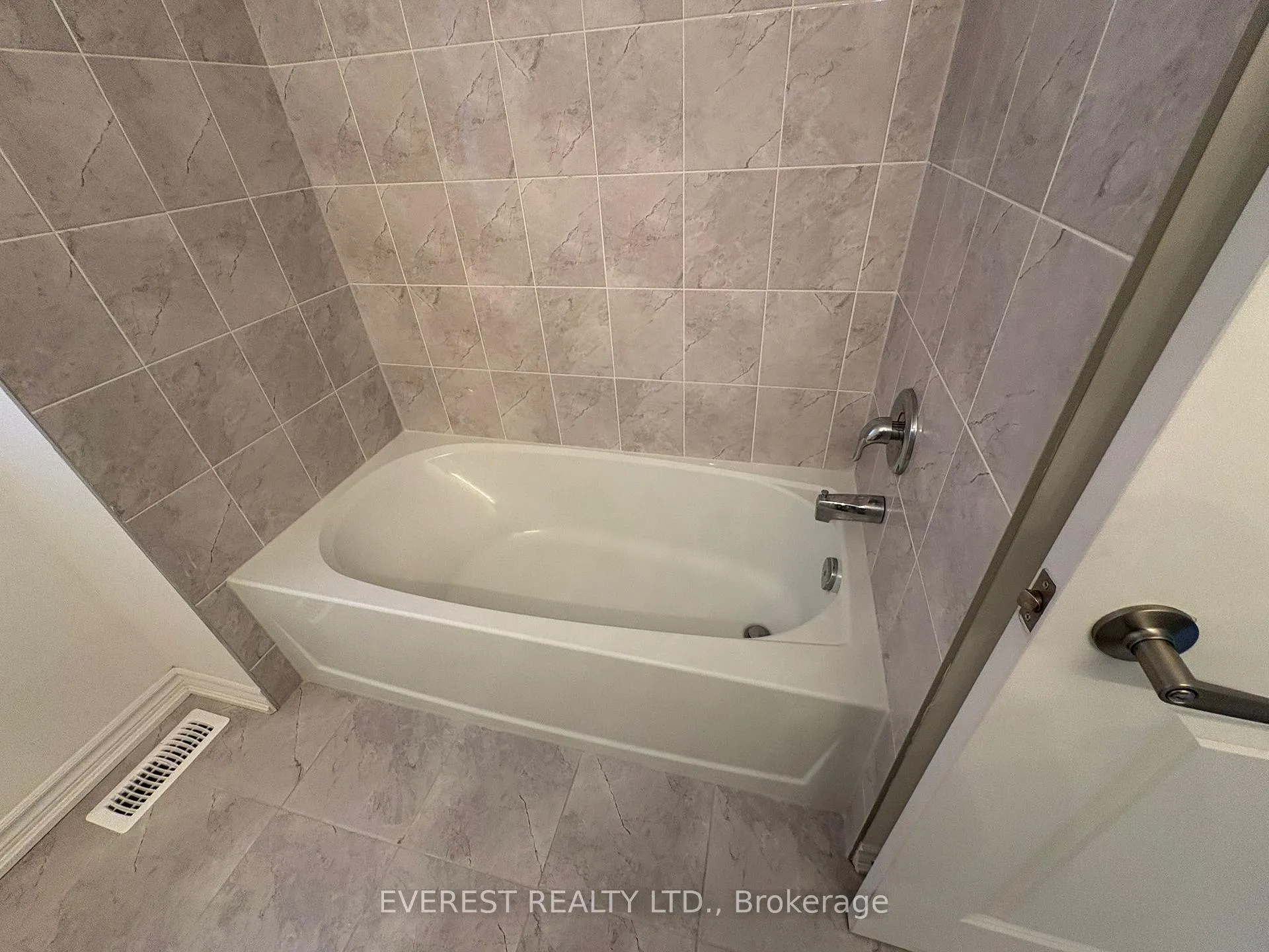 Photo 31 of 14 Daisy Street, Springwater, Minesing — HOMEH