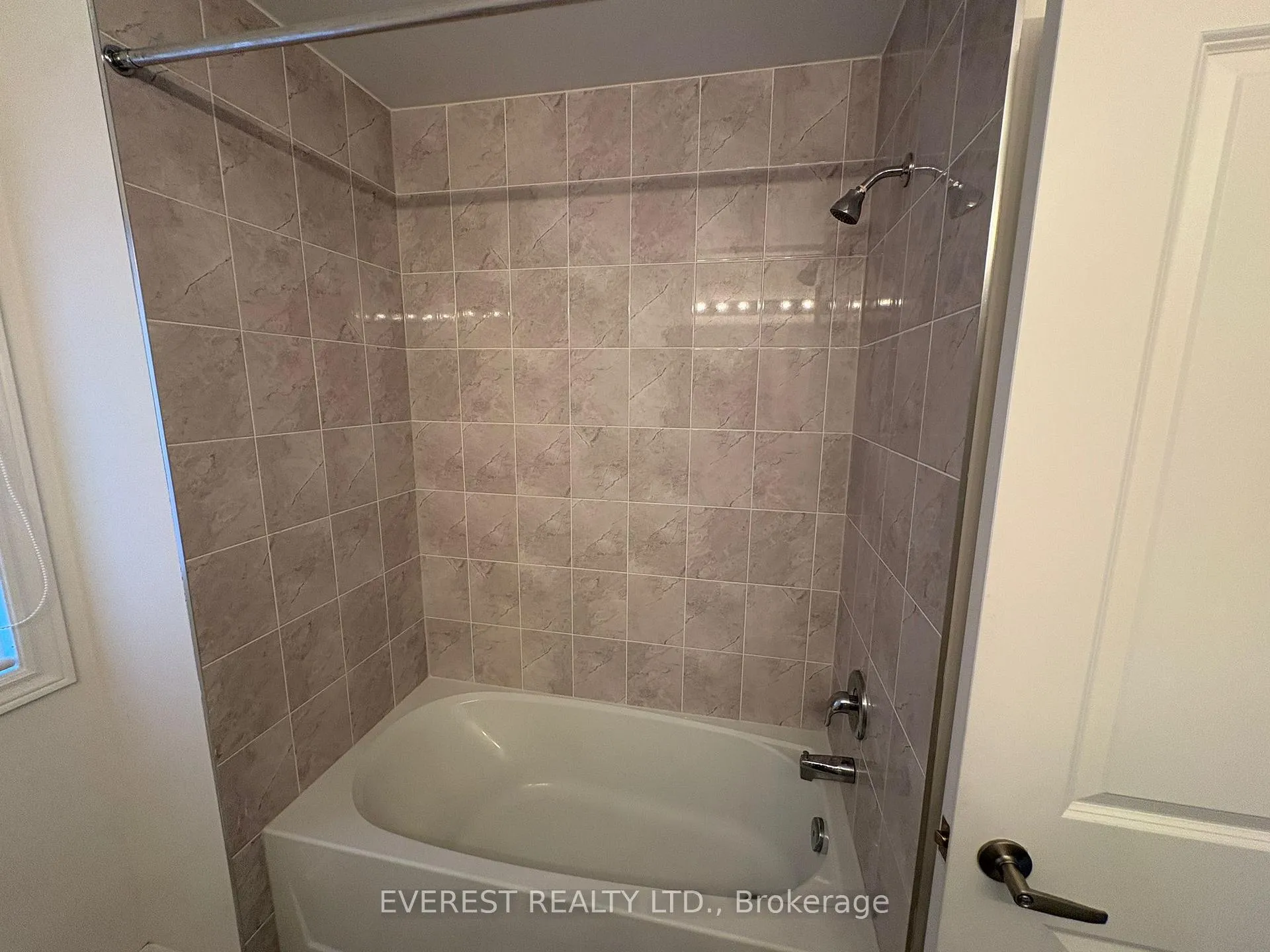 Photo 32 of 14 Daisy Street, Springwater, Minesing — HOMEH