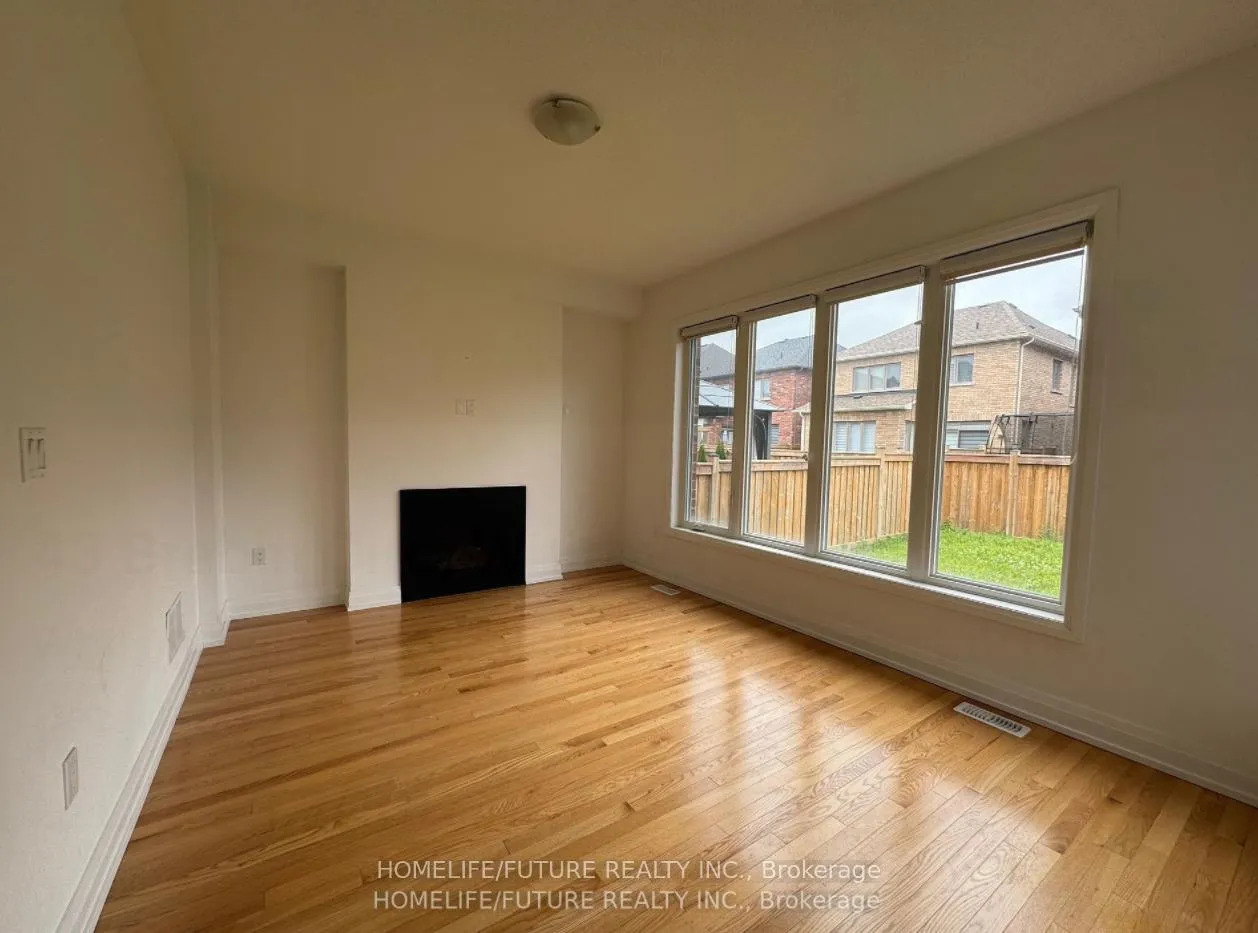 Photo 4 of Unit Main, 43 Brabin Circle, Whitby, Rural Whitby — HOMEH