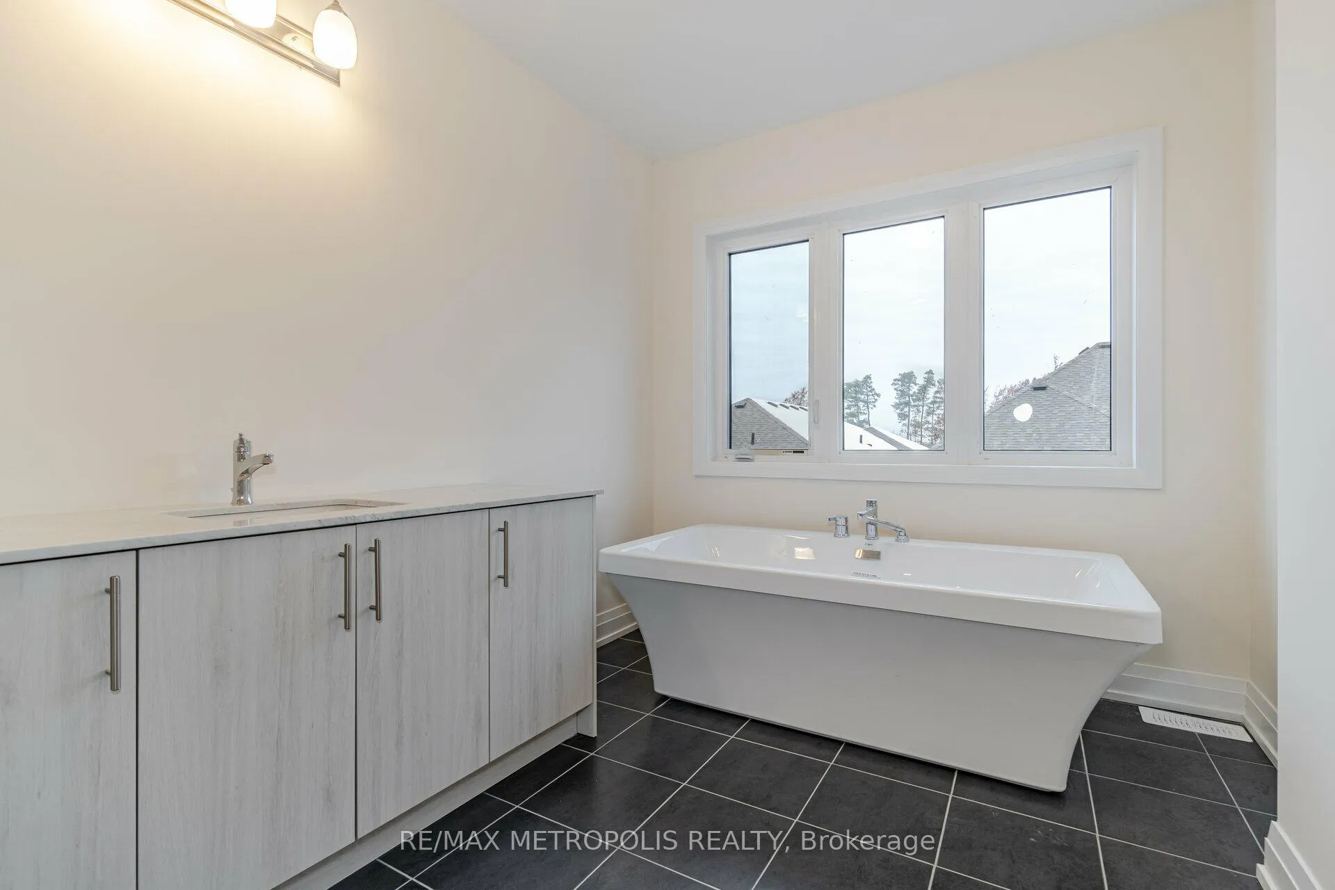 Photo 32 of 34 Daffodil Road, Springwater, Midhurst — HOMEH