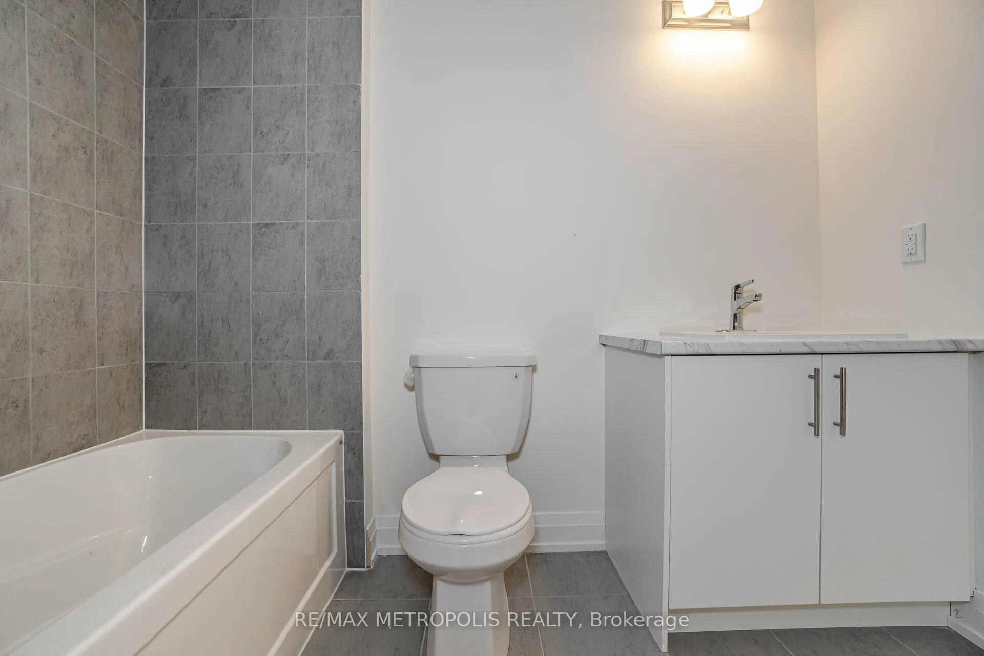 Photo 39 of 34 Daffodil Road, Springwater, Midhurst — HOMEH