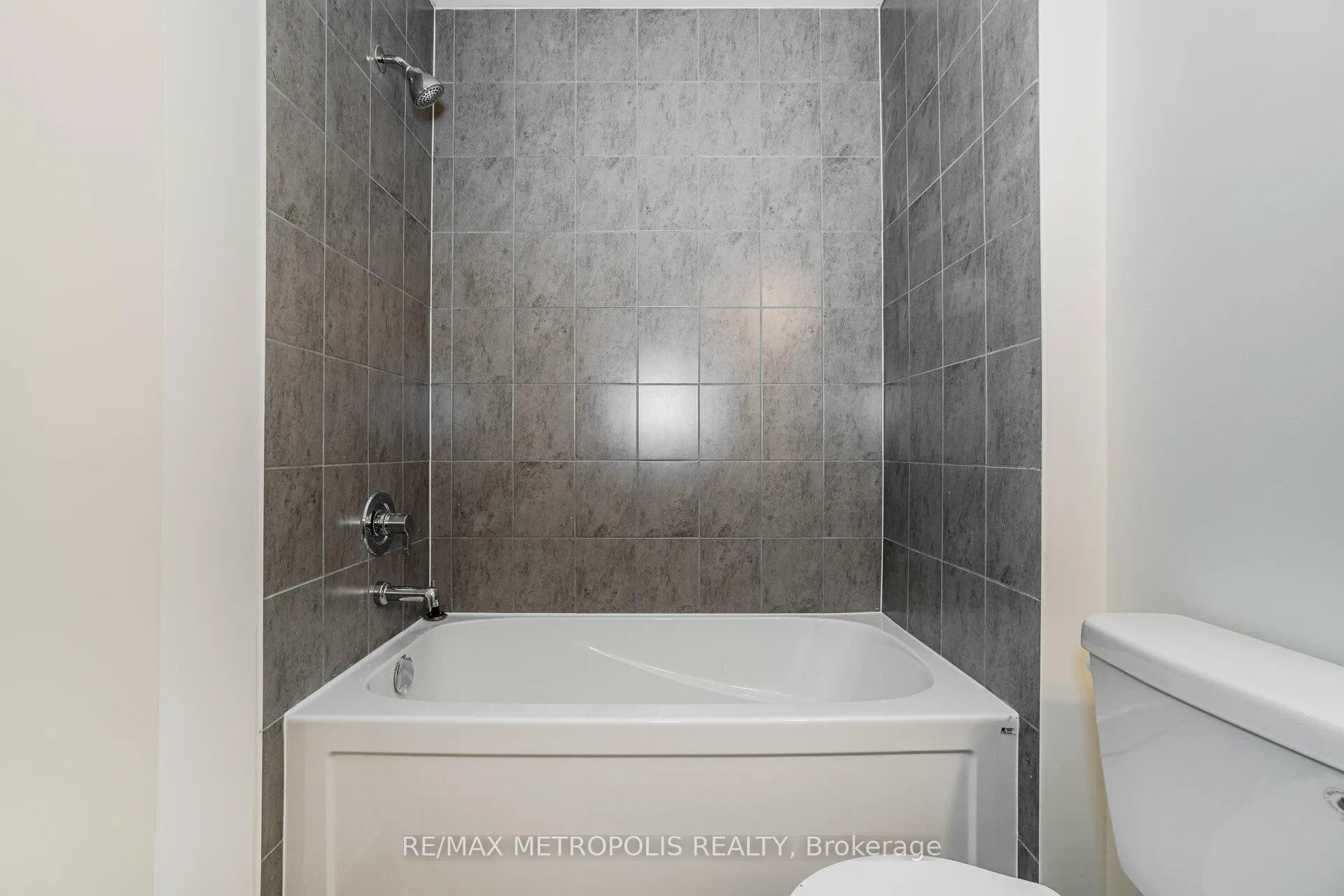 Photo 40 of 34 Daffodil Road, Springwater, Midhurst — HOMEH