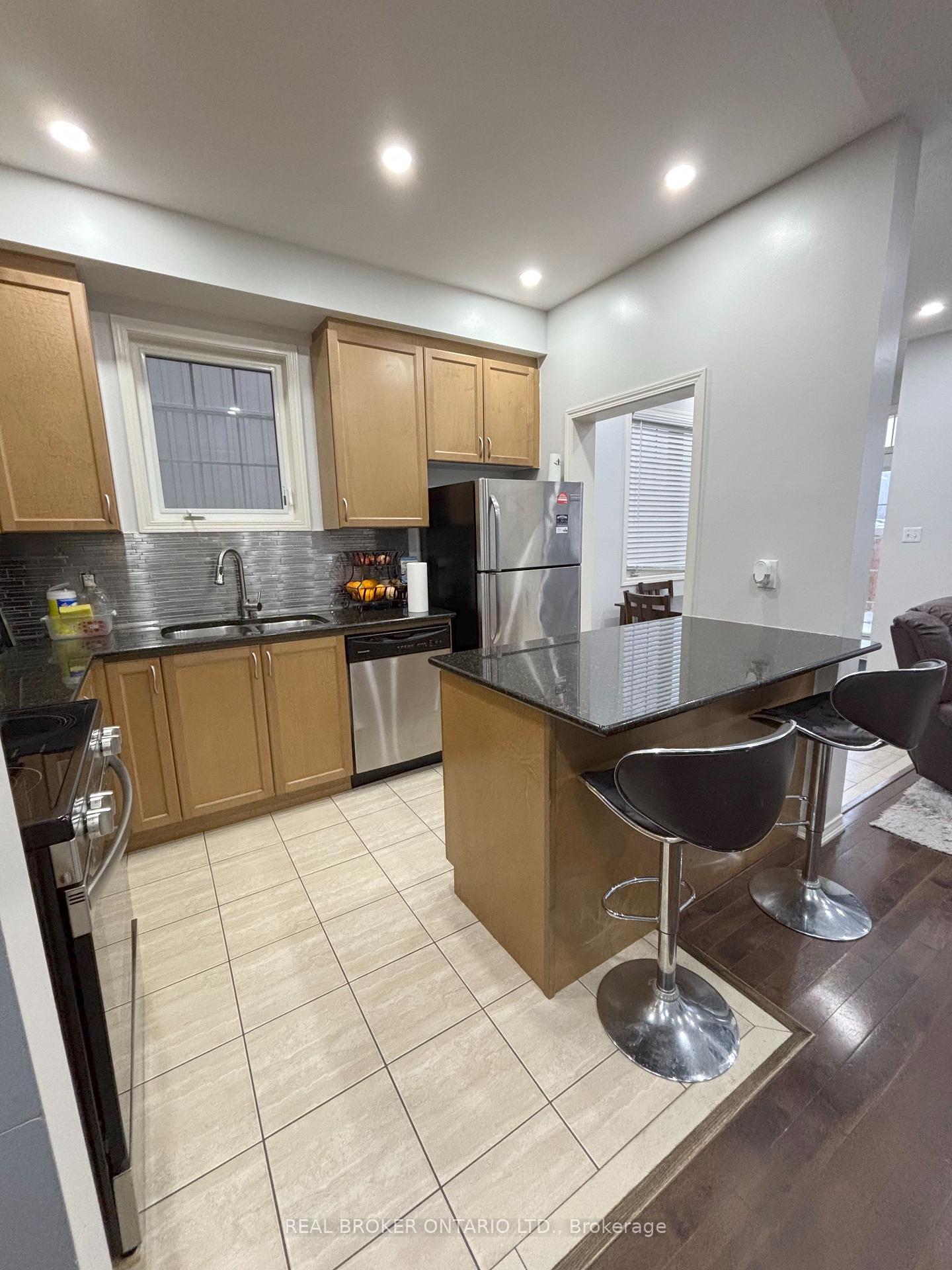 Photo 4 of 6 Mcbride Avenue, Clarington, Bowmanville — HOMEH