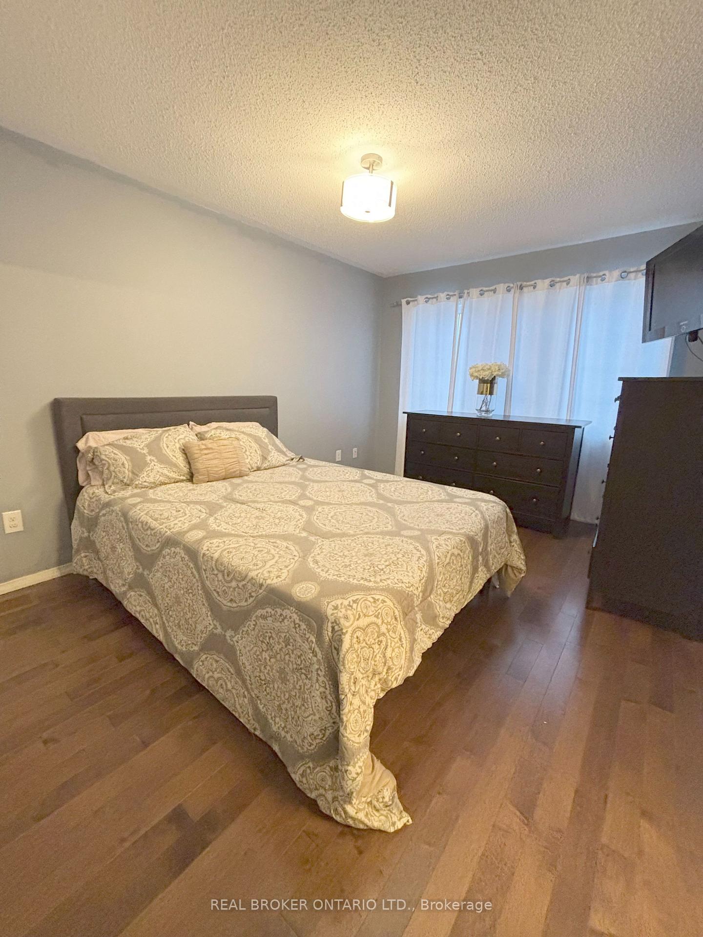 Photo 15 of 6 Mcbride Avenue, Clarington, Bowmanville — HOMEH
