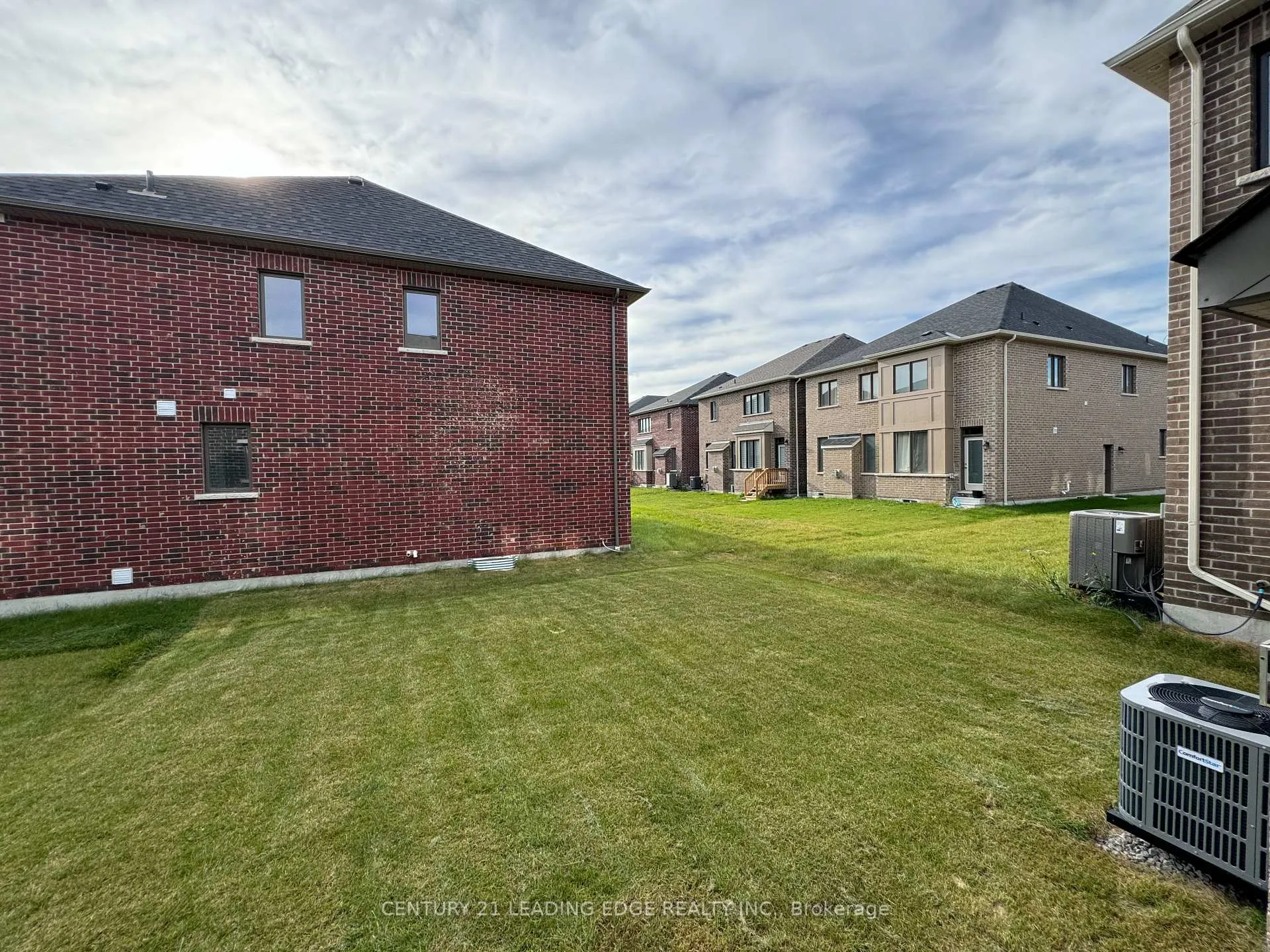Photo 4 of 2802 Foxden Square, Pickering, Rural Pickering — HOMEH